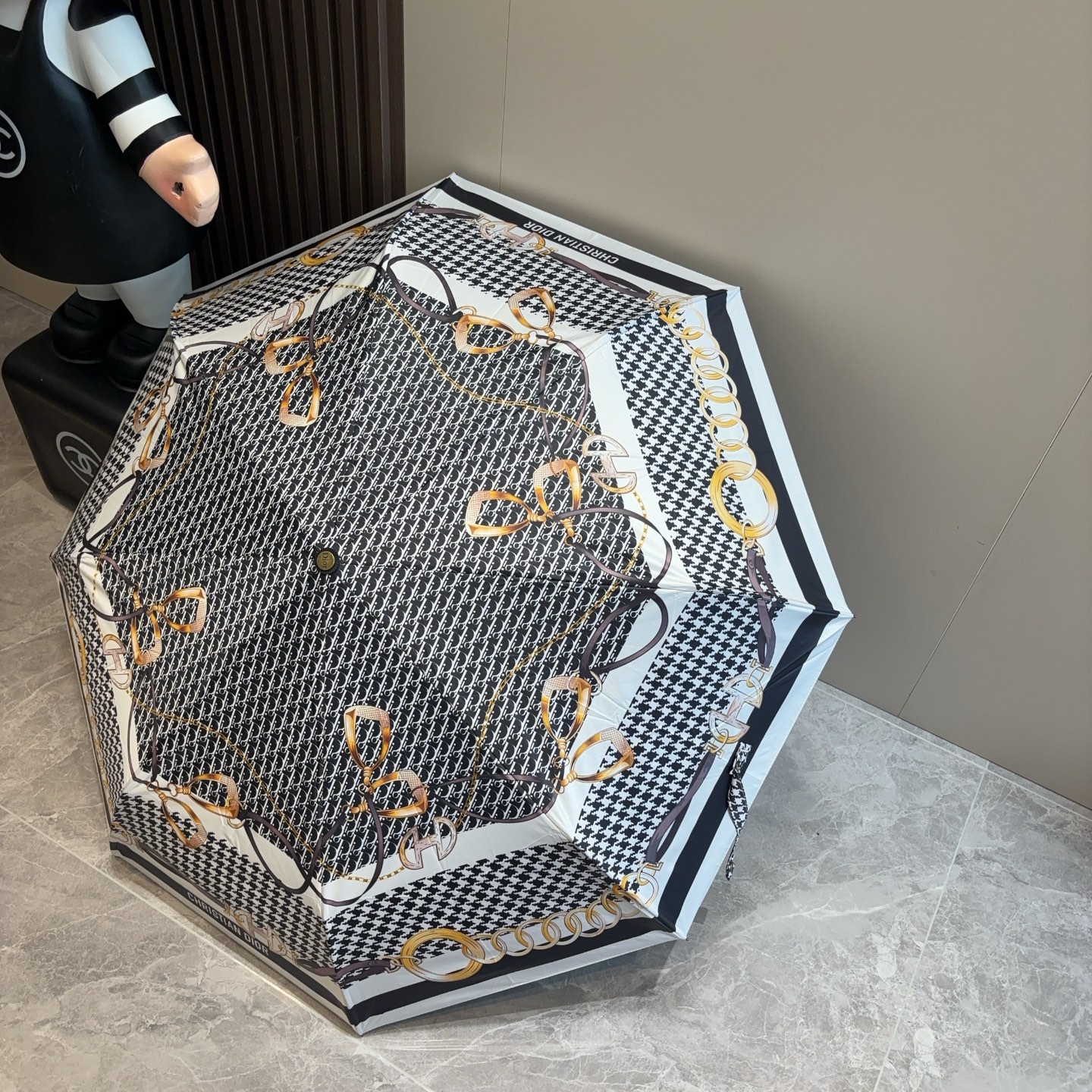  DIOR（迪奥）三折自动折叠晴雨伞  时尚原单代工品质 细节精致 看得见的品质 打破一成不变 色泽纯正