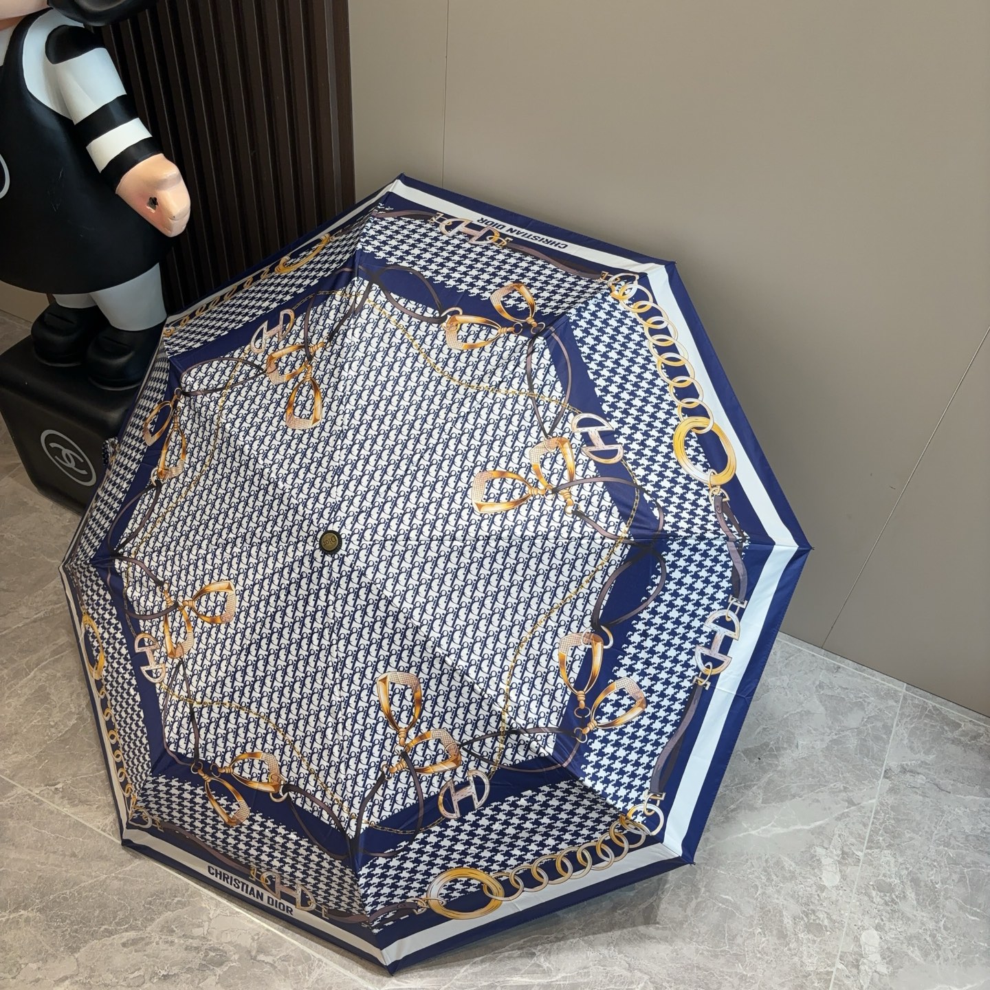  DIOR（迪奥）三折自动折叠晴雨伞  时尚原单代工品质 细节精致 看得见的品质 打破一成不变 色泽纯正