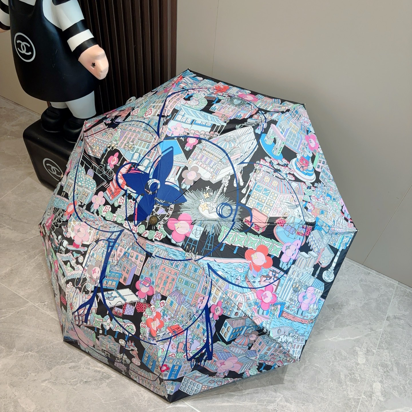 LOUIS VUITTON （路易威登）新款 三折自动折叠晴雨伞 新涂层技术深色伞面 拥有令人惊喜的遮光