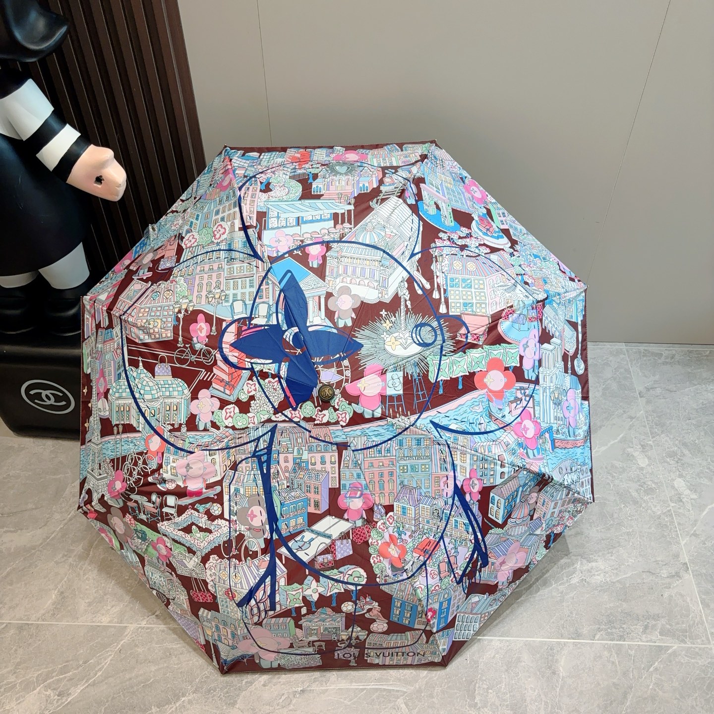 LOUIS VUITTON （路易威登）新款 三折自动折叠晴雨伞 新涂层技术深色伞面 拥有令人惊喜的遮光