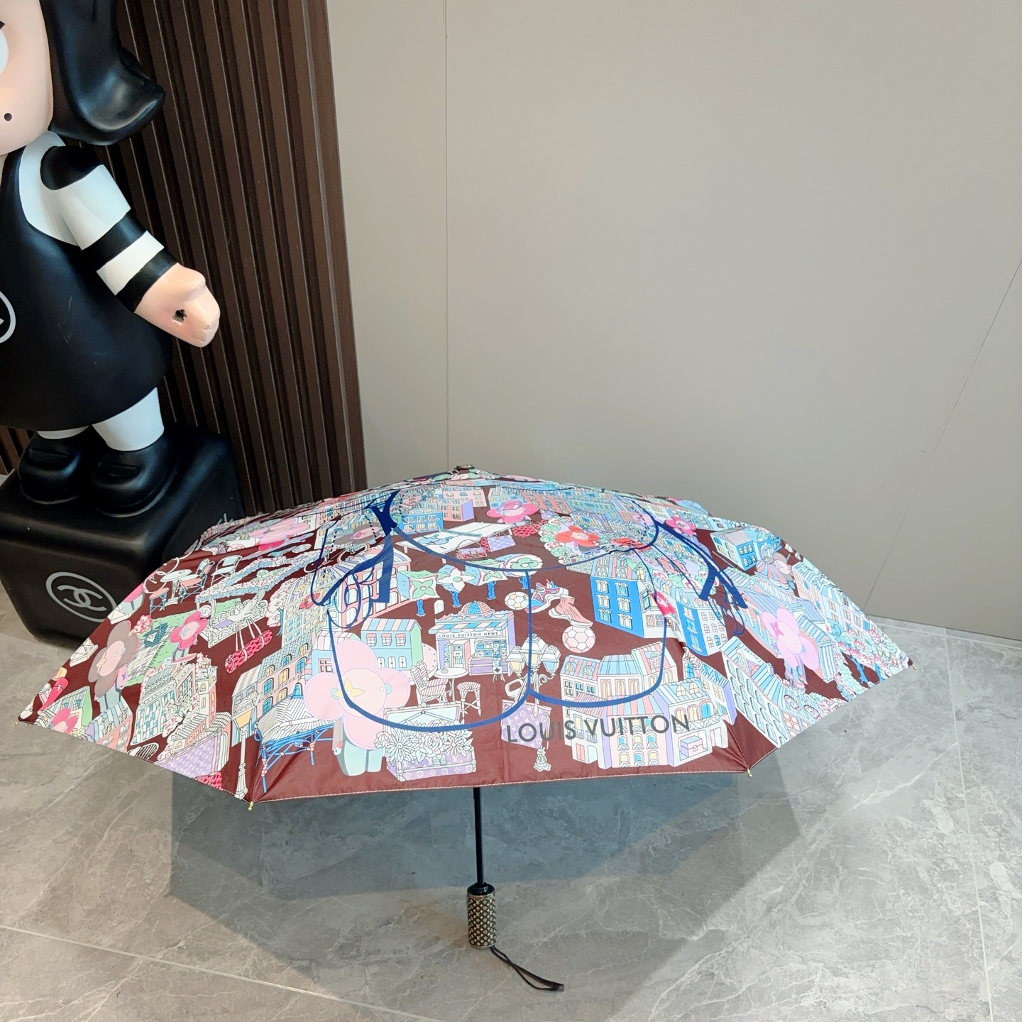 LOUIS VUITTON （路易威登）新款 三折自动折叠晴雨伞 新涂层技术深色伞面 拥有令人惊喜的遮光