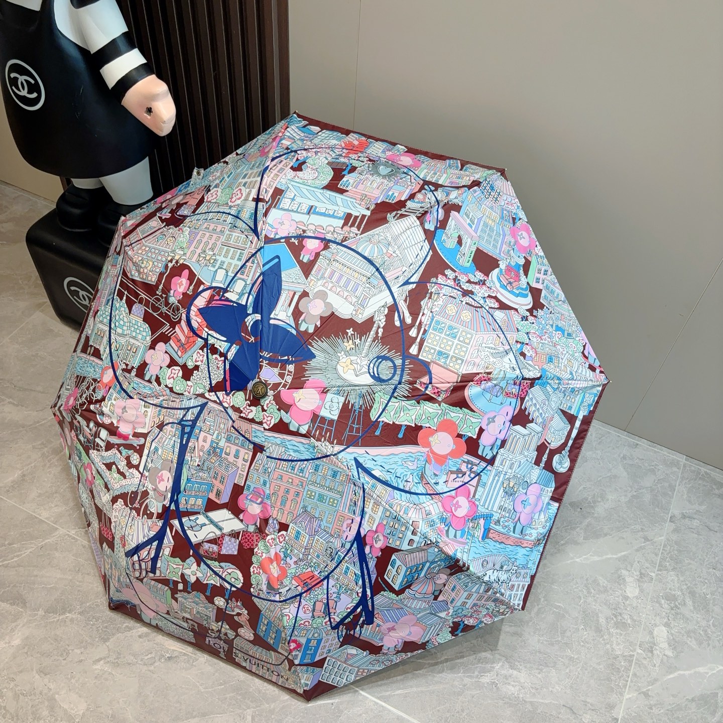 LOUIS VUITTON （路易威登）新款 三折自动折叠晴雨伞 新涂层技术深色伞面 拥有令人惊喜的遮光