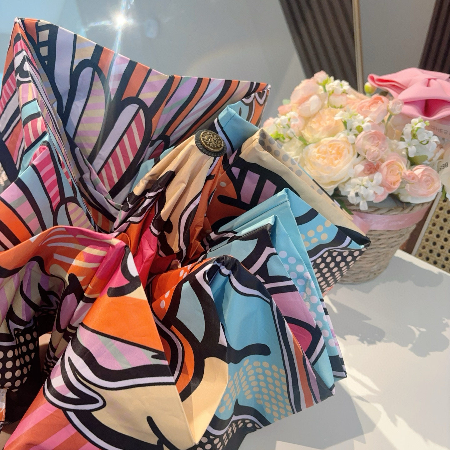 爱马仕（Hermès）   新款 极品H家三折自动伞重磅呈现 以其精湛的工艺技术和源源不断的想像力 新涂