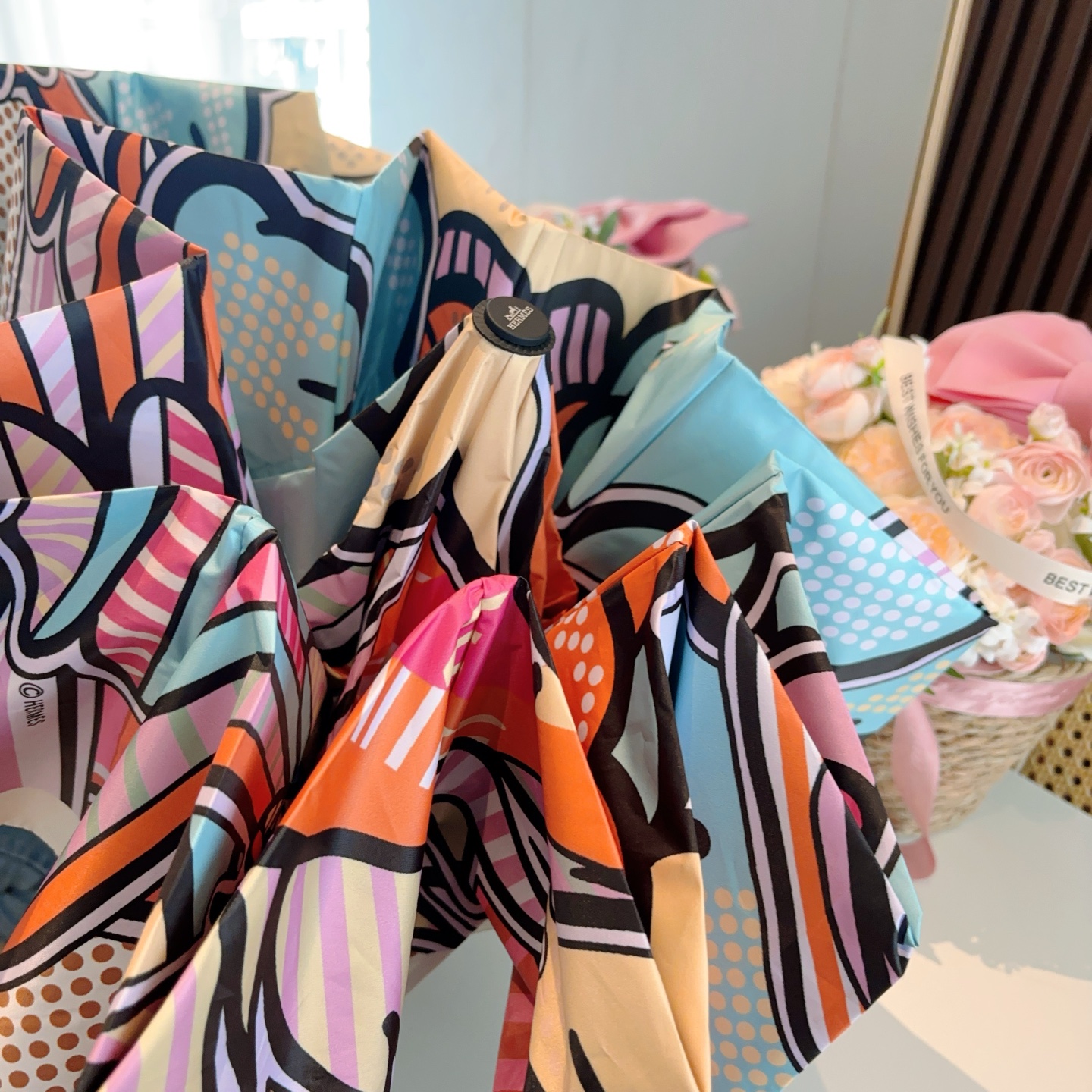 爱马仕（Hermès）   新款 极品H家三折自动伞重磅呈现 以其精湛的工艺技术和源源不断的想像力 新涂