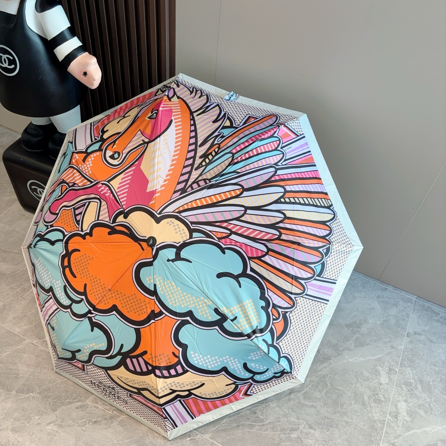 爱马仕（Hermès）   新款 极品H家三折自动伞重磅呈现 以其精湛的工艺技术和源源不断的想像力 新涂