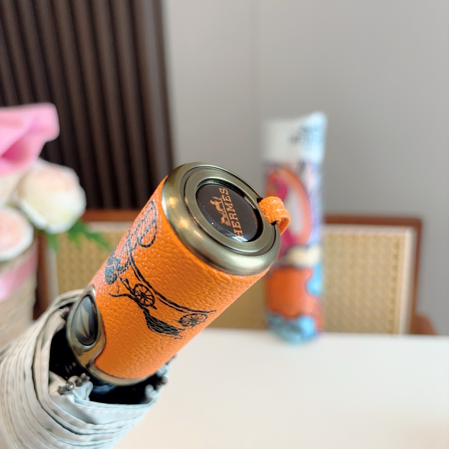爱马仕（Hermès）   新款 极品H家三折自动伞重磅呈现 以其精湛的工艺技术和源源不断的想像力 新涂