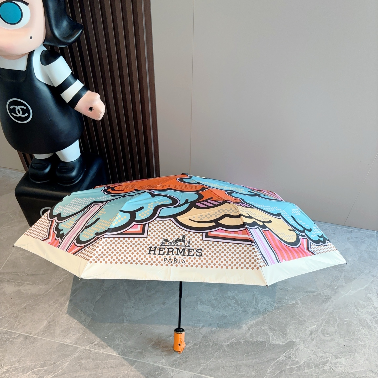 爱马仕（Hermès）   新款 极品H家三折自动伞重磅呈现 以其精湛的工艺技术和源源不断的想像力 新涂