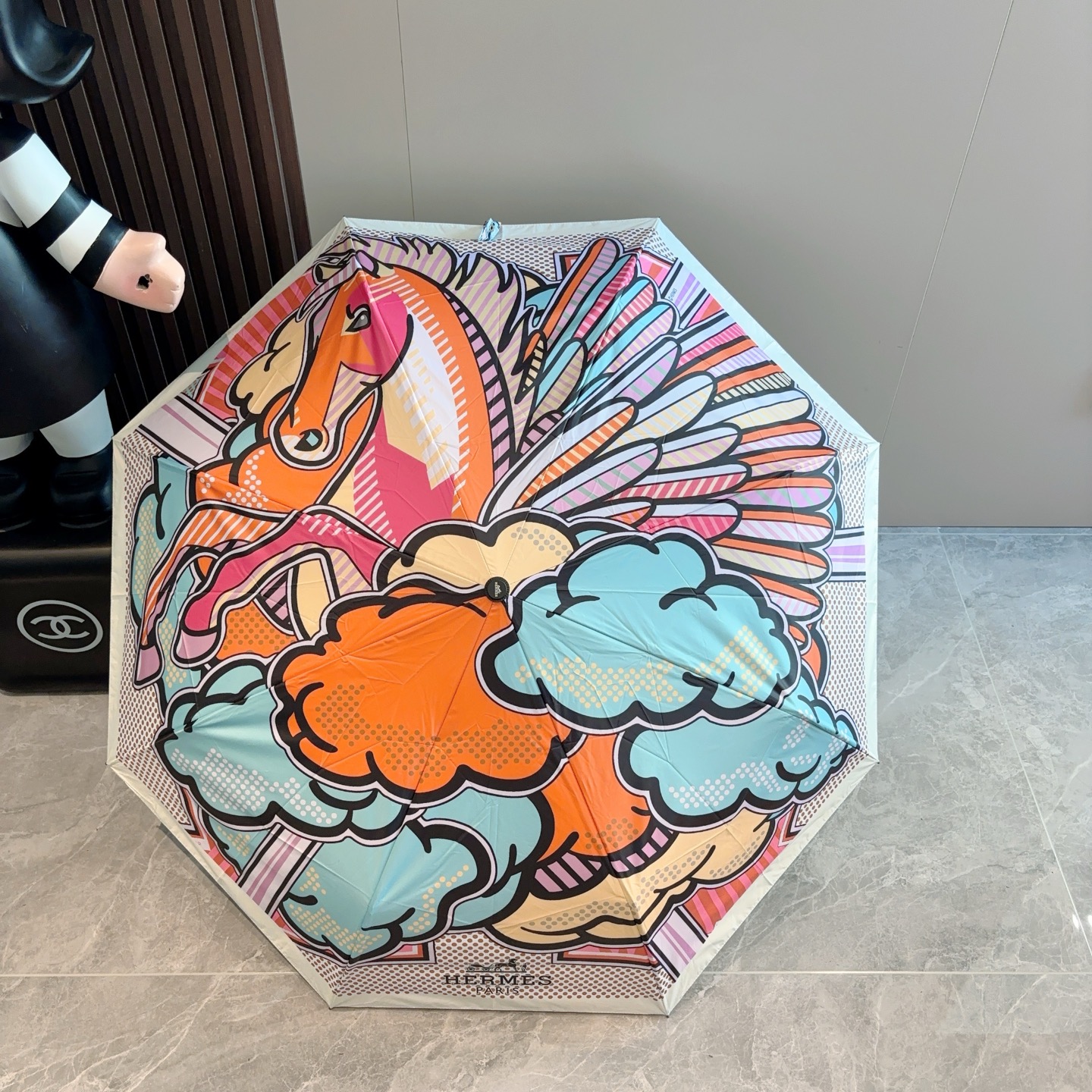 爱马仕（Hermès）   新款 极品H家三折自动伞重磅呈现 以其精湛的工艺技术和源源不断的想像力 新涂
