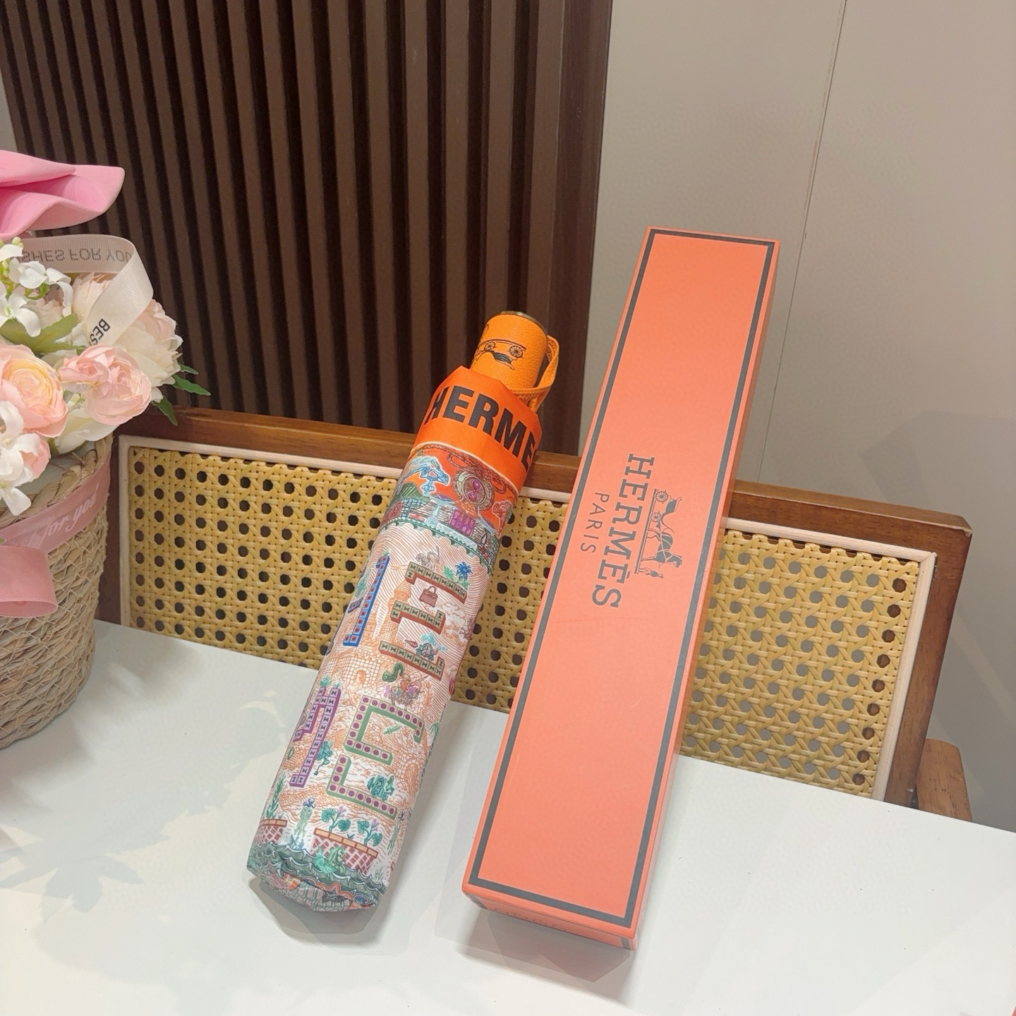 爱马仕（Hermès）   新款 极品H家三折自动伞重磅呈现 以其精湛的工艺技术和源源不断的想像力 新涂