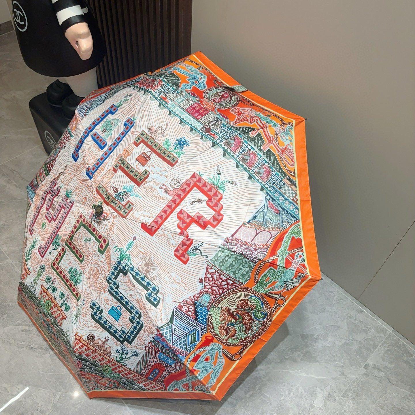 爱马仕（Hermès）   新款 极品H家三折自动伞重磅呈现 以其精湛的工艺技术和源源不断的想像力 新涂
