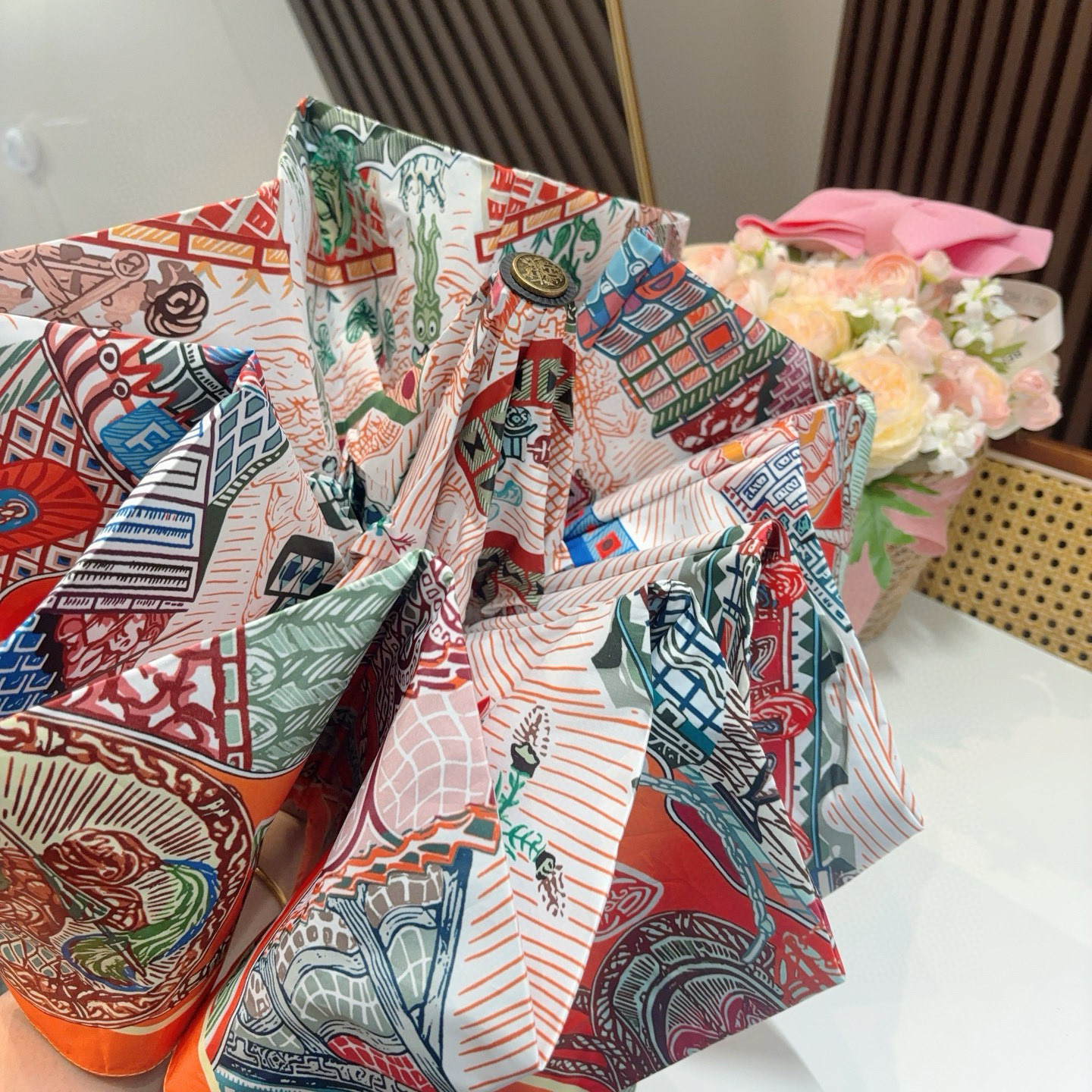 爱马仕（Hermès）   新款 极品H家三折自动伞重磅呈现 以其精湛的工艺技术和源源不断的想像力 新涂