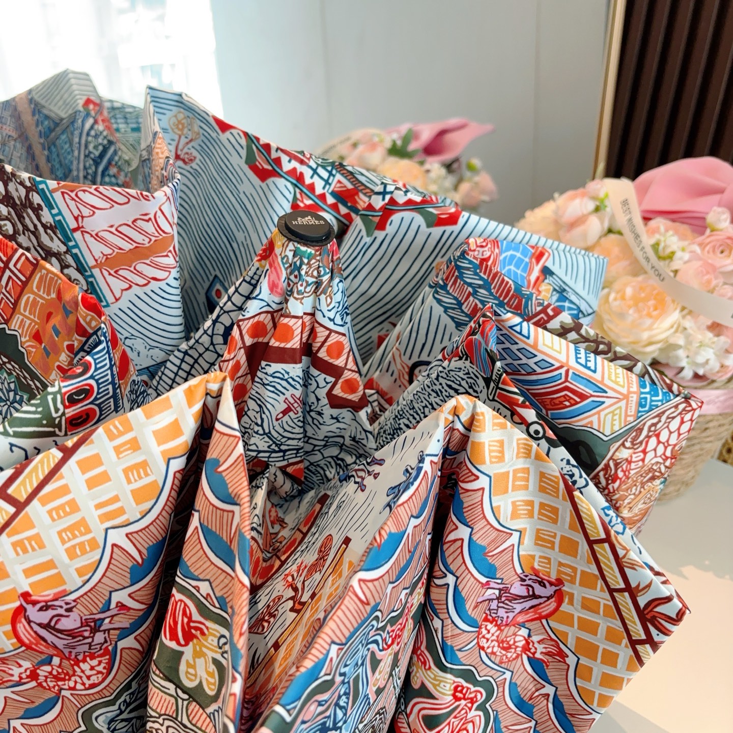 爱马仕（Hermès）   新款 极品H家三折自动伞重磅呈现 以其精湛的工艺技术和源源不断的想像力 新涂