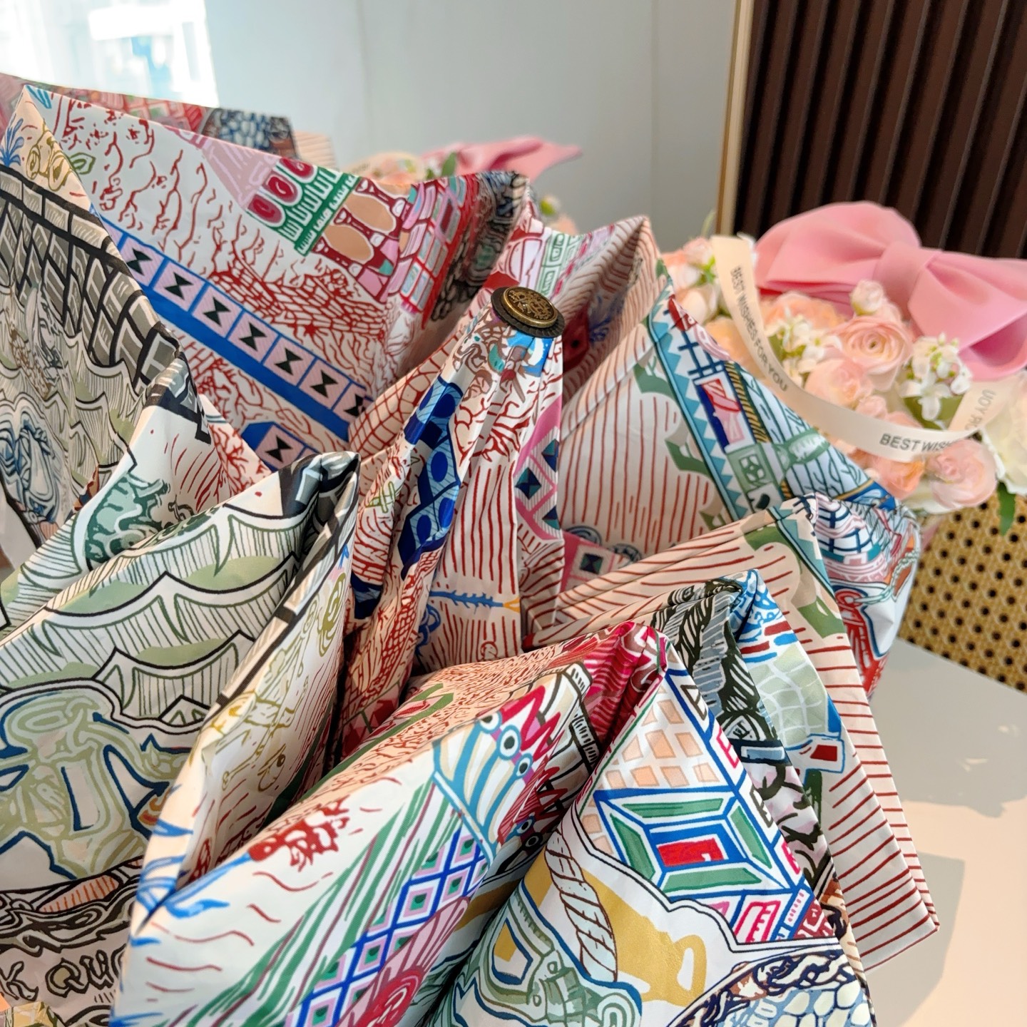 爱马仕（Hermès）   新款 极品H家三折自动伞重磅呈现 以其精湛的工艺技术和源源不断的想像力 新涂