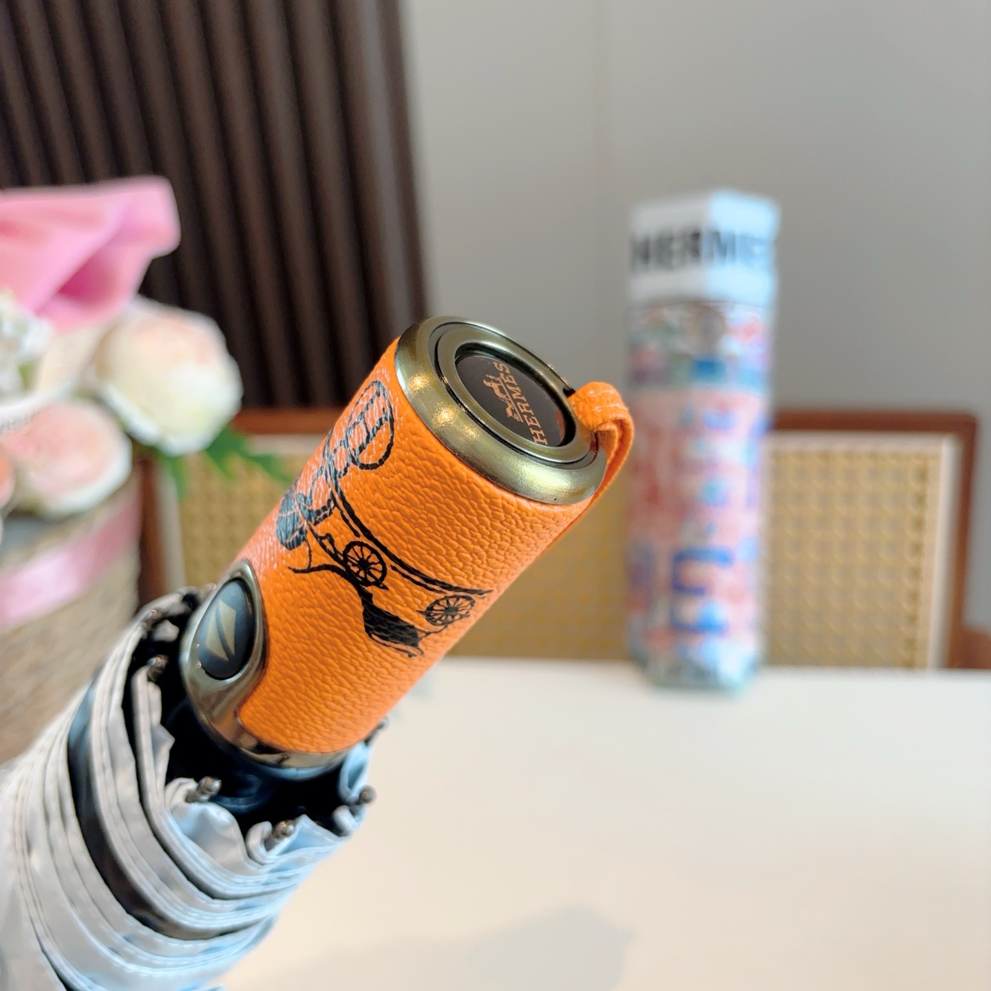 爱马仕（Hermès）   新款 极品H家三折自动伞重磅呈现 以其精湛的工艺技术和源源不断的想像力 新涂