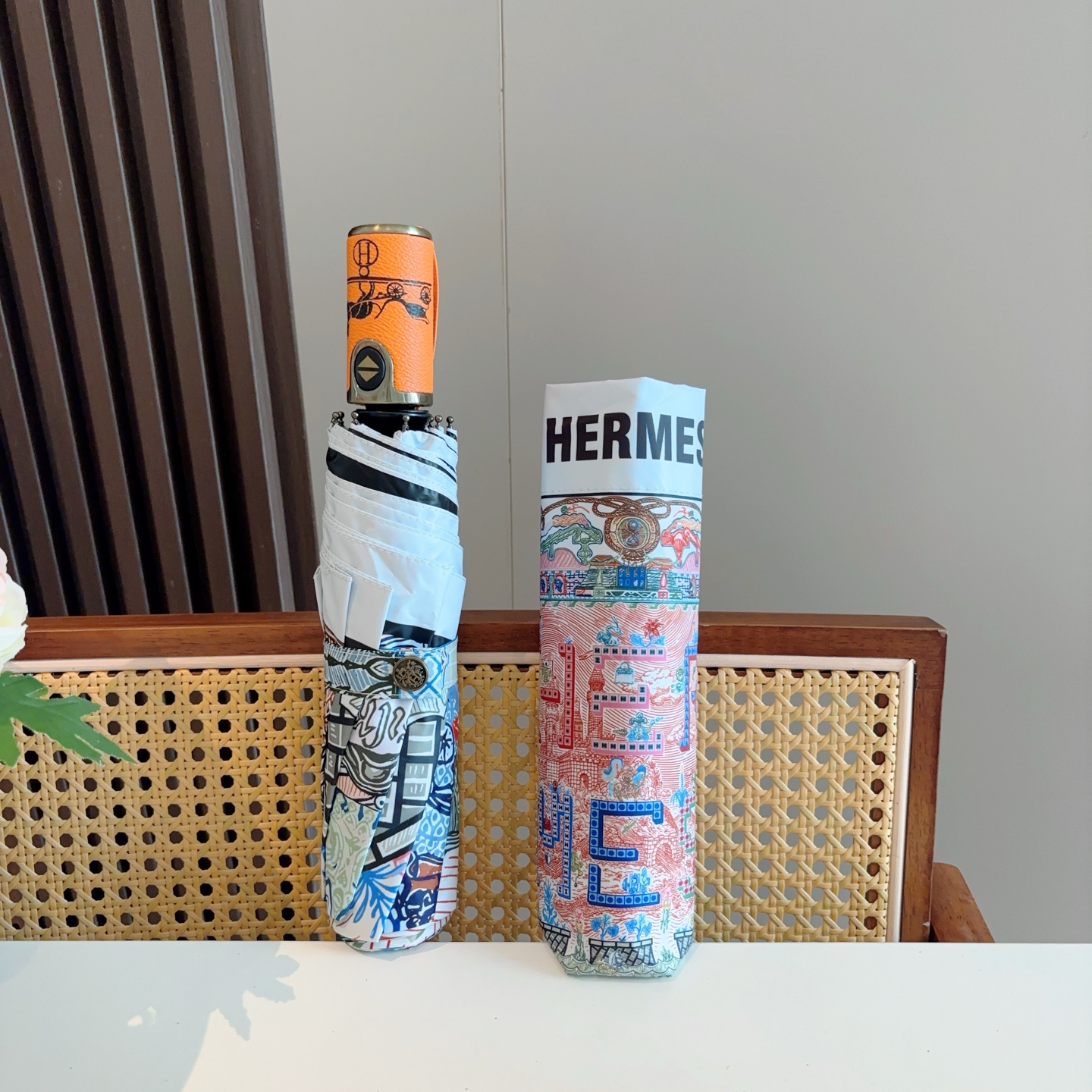 爱马仕（Hermès）   新款 极品H家三折自动伞重磅呈现 以其精湛的工艺技术和源源不断的想像力 新涂