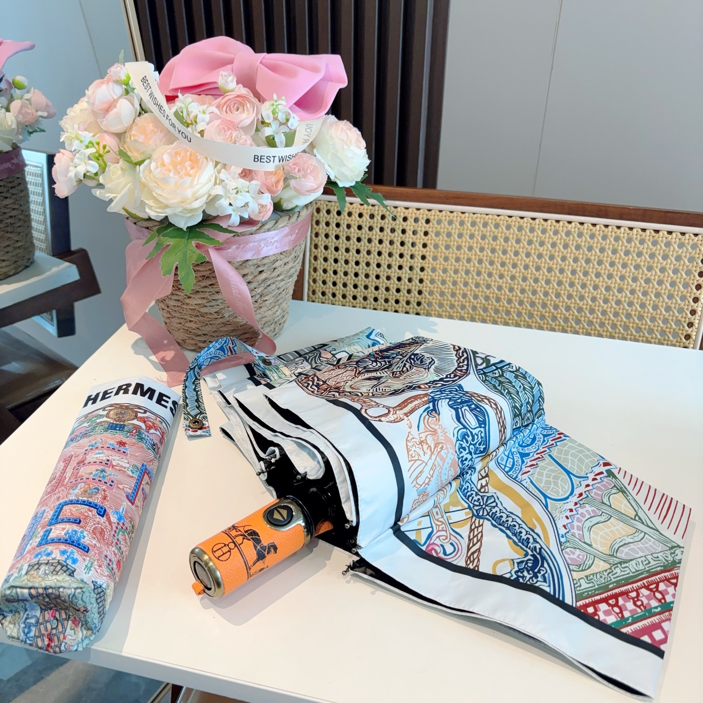 爱马仕（Hermès）   新款 极品H家三折自动伞重磅呈现 以其精湛的工艺技术和源源不断的想像力 新涂