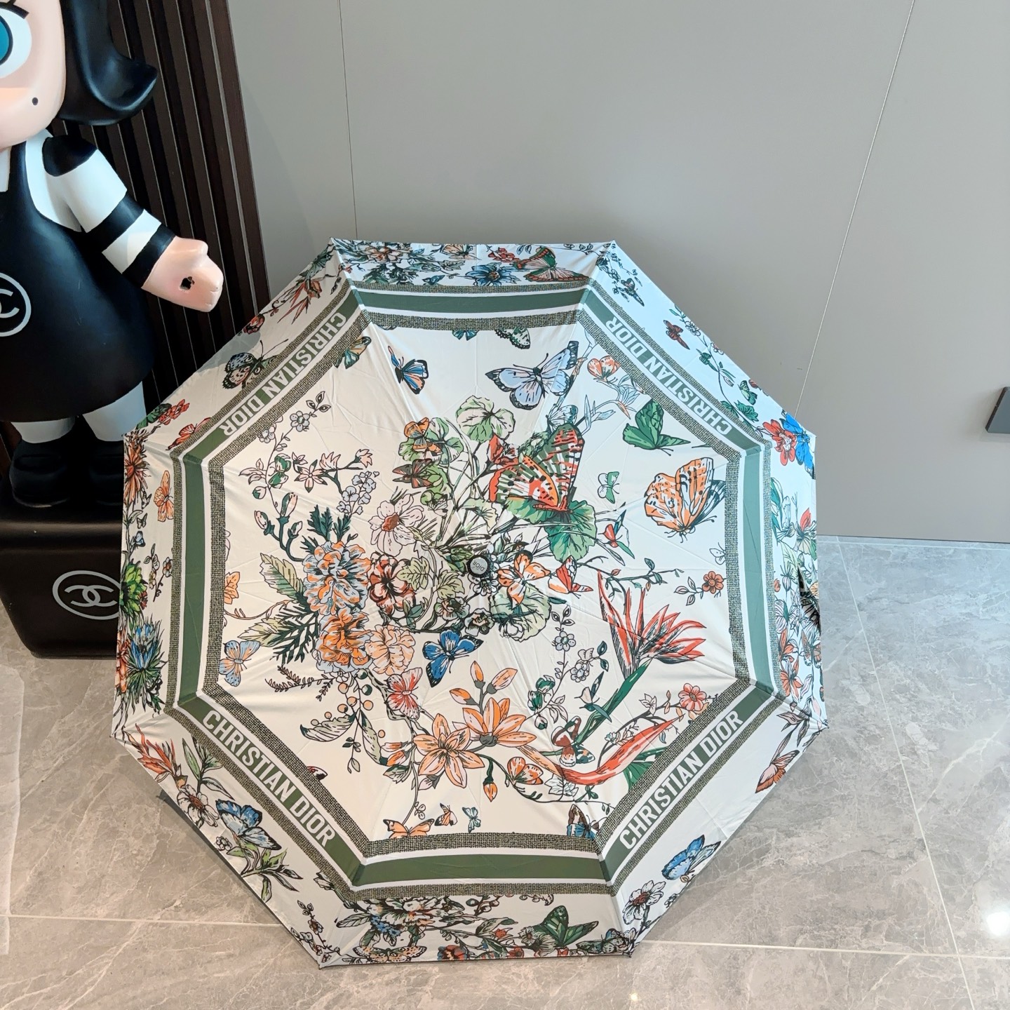 DIOR（迪奥）三折自动折叠晴雨伞  时尚原单代工品质 细节精致 看得见的品质 打破一成不变 色泽纯正