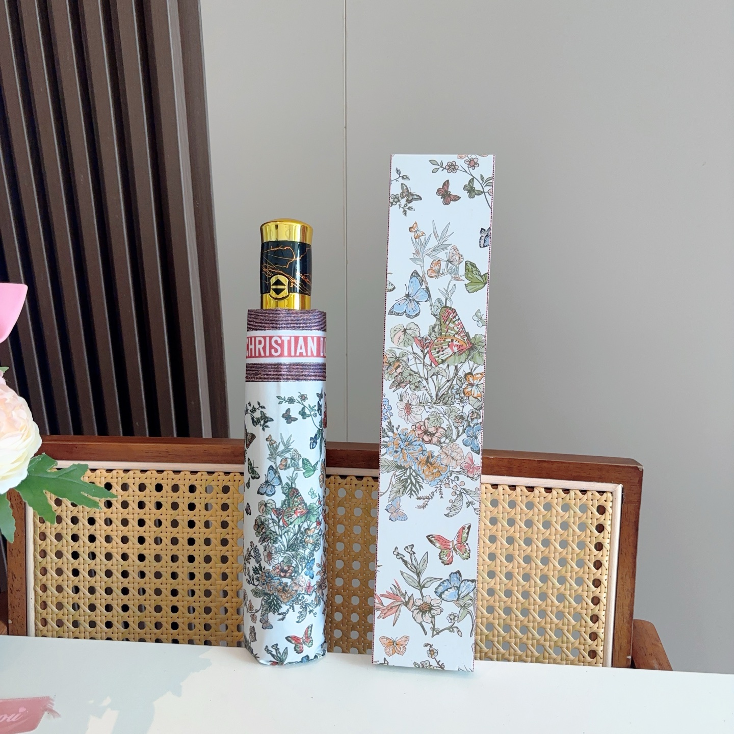 DIOR（迪奥）三折自动折叠晴雨伞  时尚原单代工品质 细节精致 看得见的品质 打破一成不变 色泽纯正