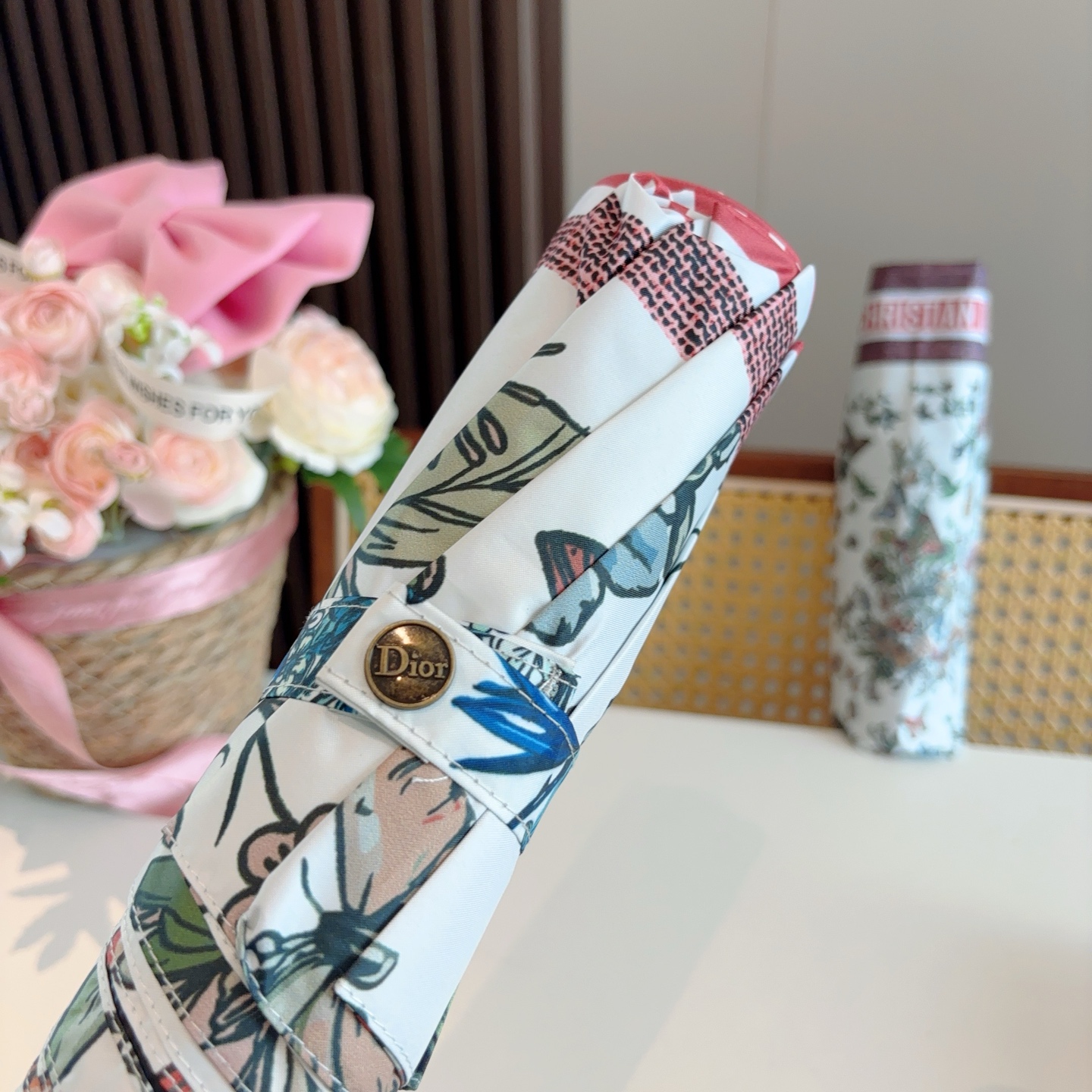  DIOR（迪奥）三折自动折叠晴雨伞  时尚原单代工品质 细节精致 看得见的品质 打破一成不变 色泽纯正