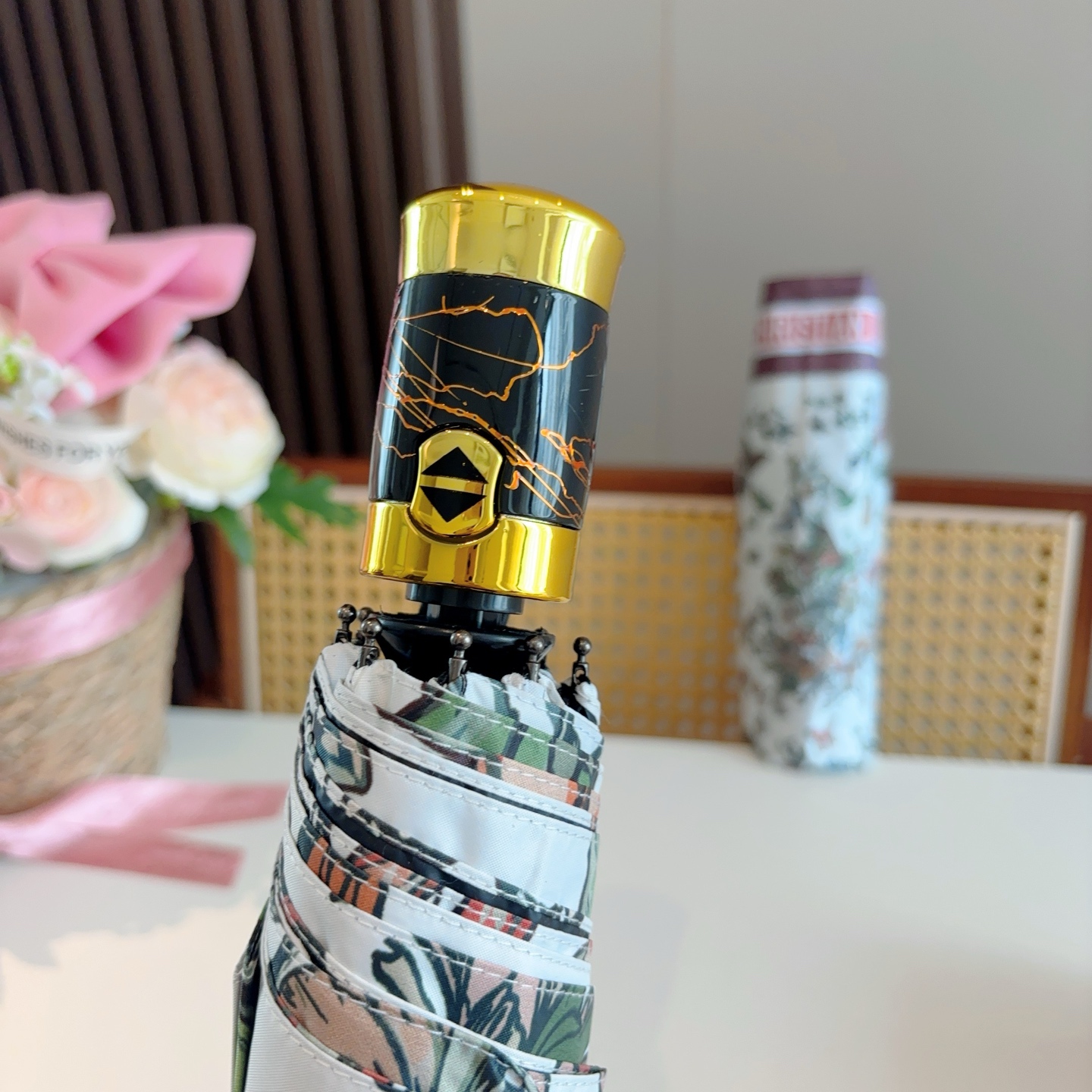  DIOR（迪奥）三折自动折叠晴雨伞  时尚原单代工品质 细节精致 看得见的品质 打破一成不变 色泽纯正