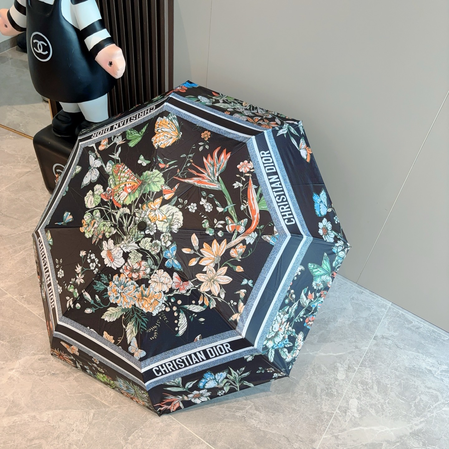  DIOR（迪奥）三折自动折叠晴雨伞  时尚原单代工品质 细节精致 看得见的品质 打破一成不变 色泽纯正