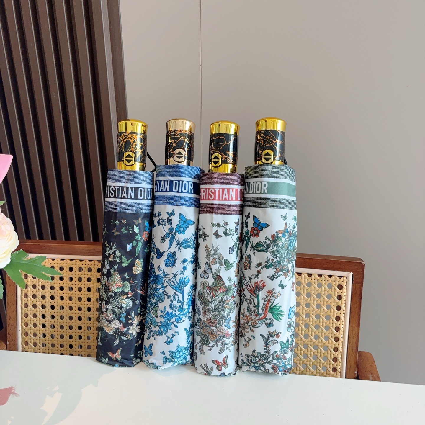  DIOR（迪奥）三折自动折叠晴雨伞  时尚原单代工品质 细节精致 看得见的品质 打破一成不变 色泽纯正