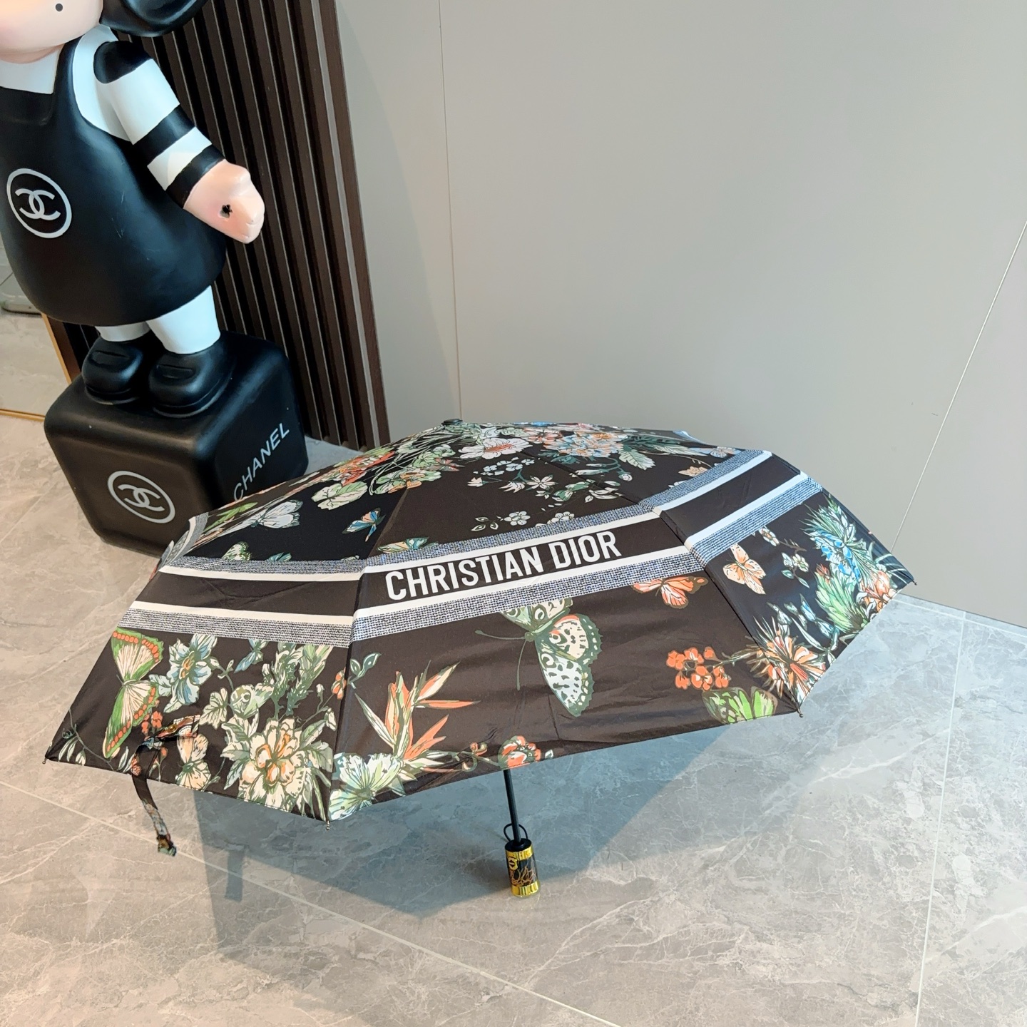  DIOR（迪奥）三折自动折叠晴雨伞  时尚原单代工品质 细节精致 看得见的品质 打破一成不变 色泽纯正