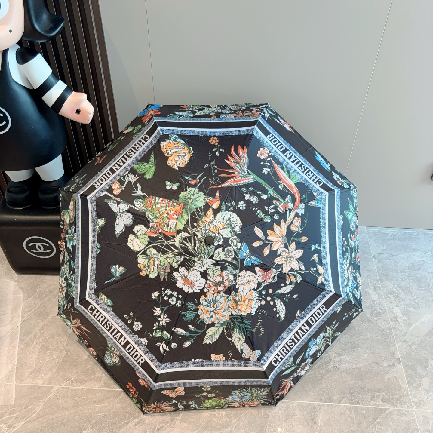  DIOR（迪奥）三折自动折叠晴雨伞  时尚原单代工品质 细节精致 看得见的品质 打破一成不变 色泽纯正