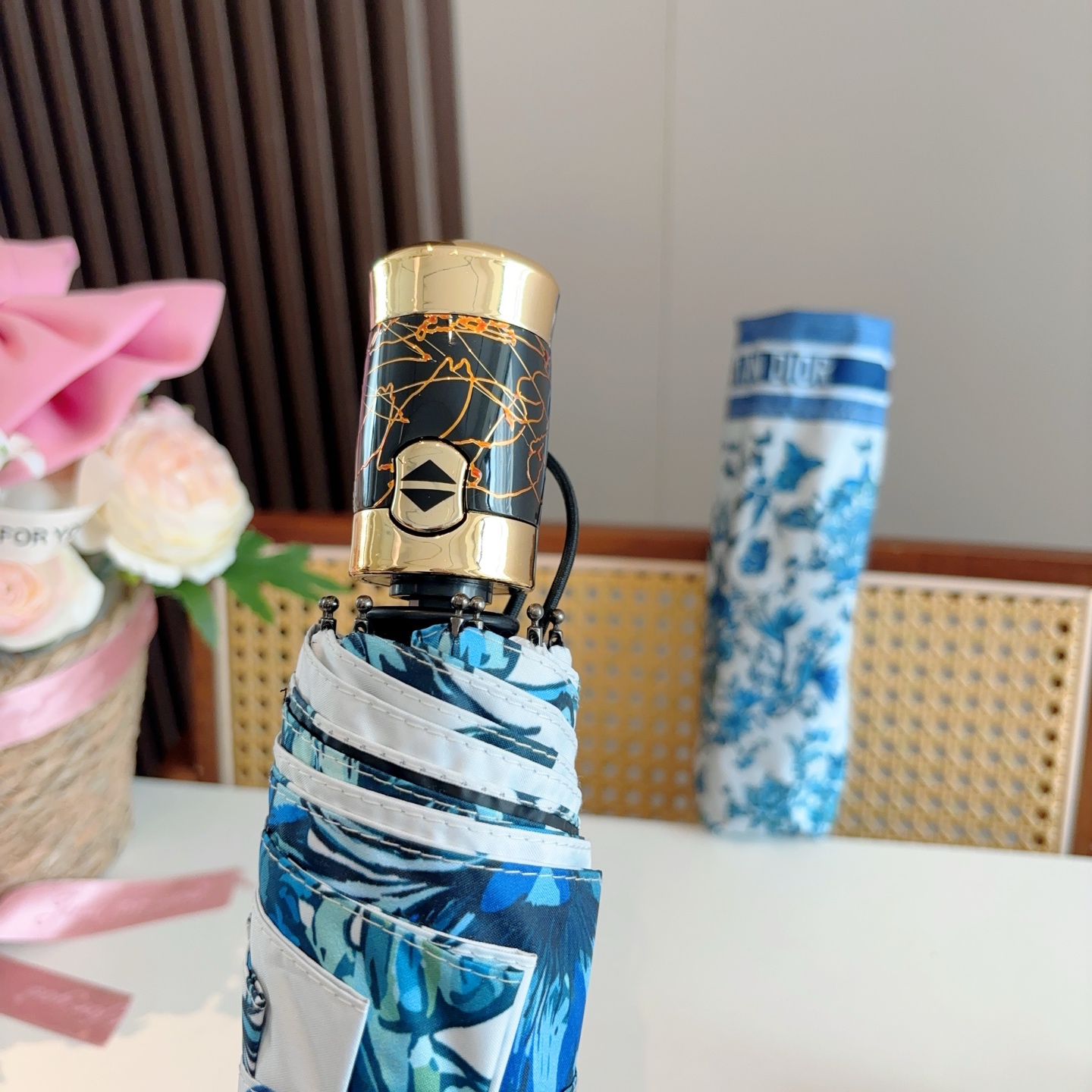 DIOR（迪奥）三折自动折叠晴雨伞  时尚原单代工品质 细节精致 看得见的品质 打破一成不变 色泽纯正