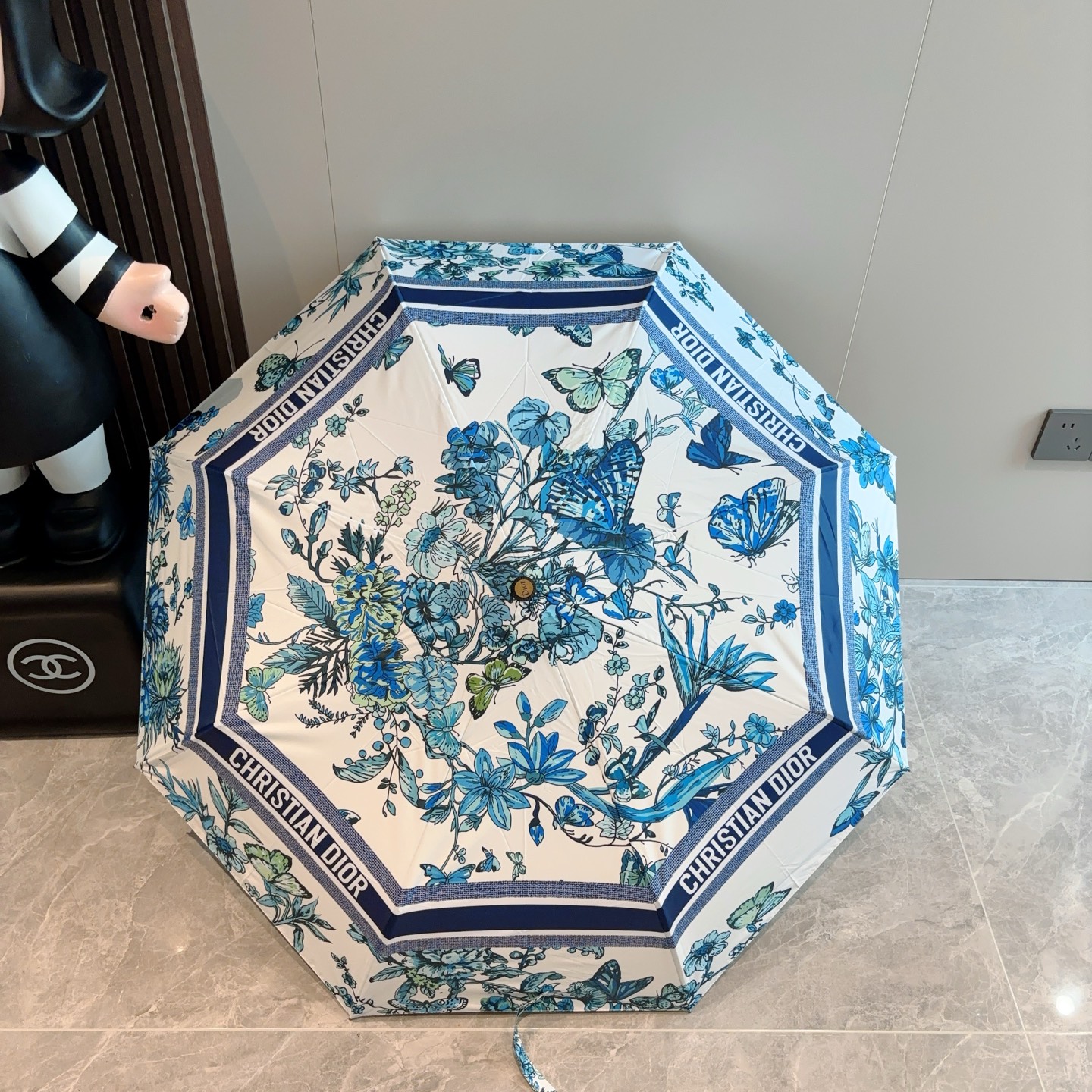 DIOR（迪奥）三折自动折叠晴雨伞  时尚原单代工品质 细节精致 看得见的品质 打破一成不变 色泽纯正