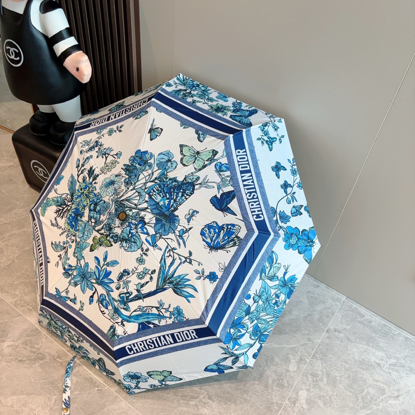  DIOR（迪奥）三折自动折叠晴雨伞  时尚原单代工品质 细节精致 看得见的品质 打破一成不变 色泽纯正