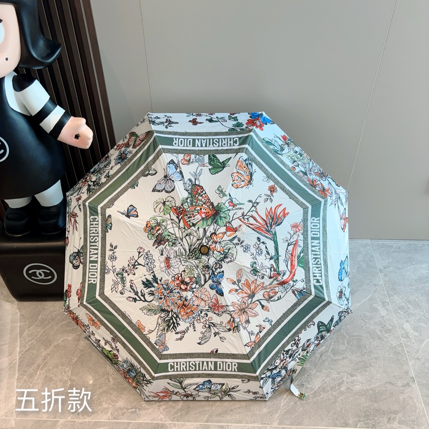  DIOR （迪奥） 五折手开折叠伞 超轻口袋 仅18cm  热卖款 时尚指数爆表 无论晴天雨天使用都相