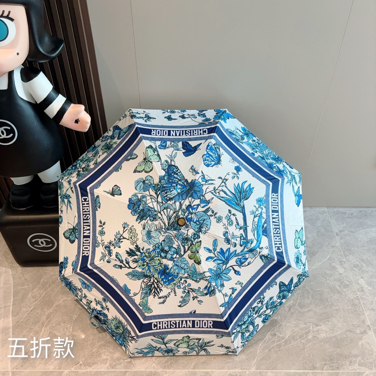 DIOR （迪奥） 五折手开折叠伞 超轻口袋 仅18cm  热卖款 时尚指数爆表 无论晴天雨天使用都相
