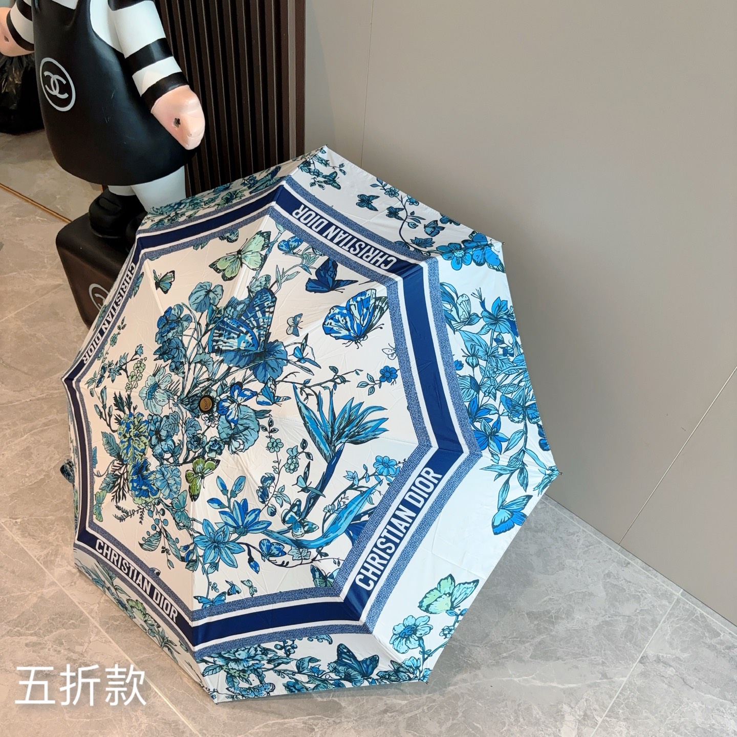  DIOR （迪奥） 五折手开折叠伞 超轻口袋 仅18cm  热卖款 时尚指数爆表 无论晴天雨天使用都相