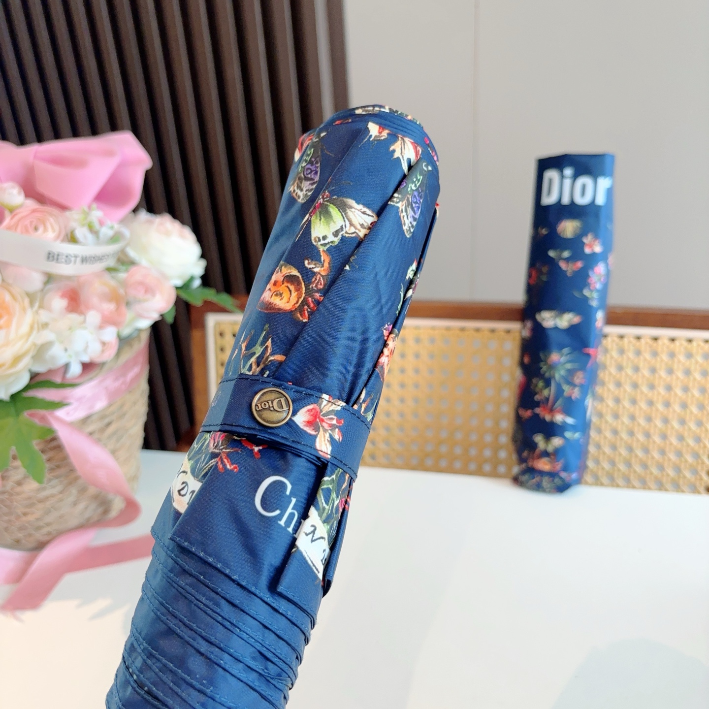 DIOR（迪奥）三折自动折叠晴雨伞  时尚原单代工品质 细节精致 看得见的品质 打破一成不变 色泽纯正