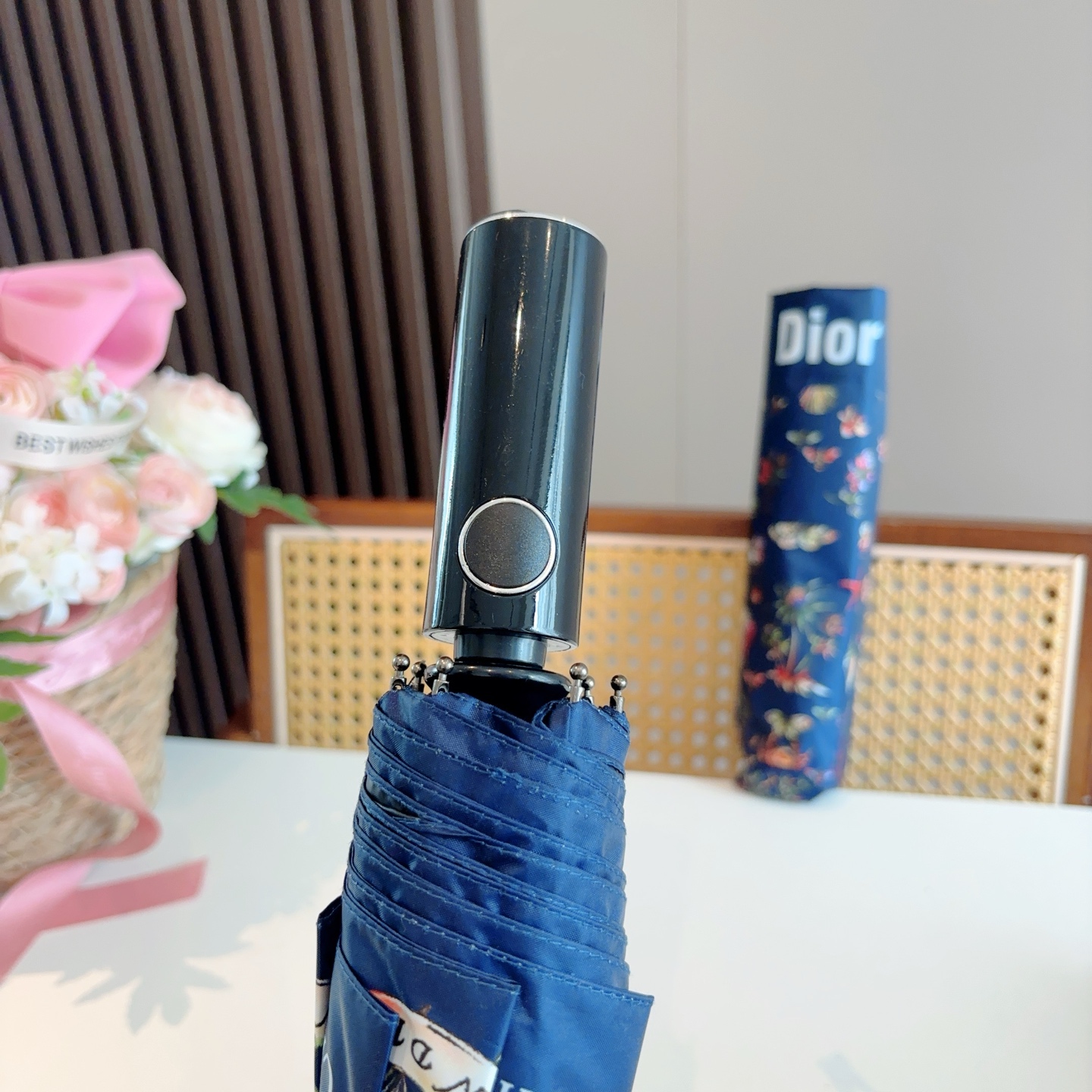 DIOR（迪奥）三折自动折叠晴雨伞  时尚原单代工品质 细节精致 看得见的品质 打破一成不变 色泽纯正