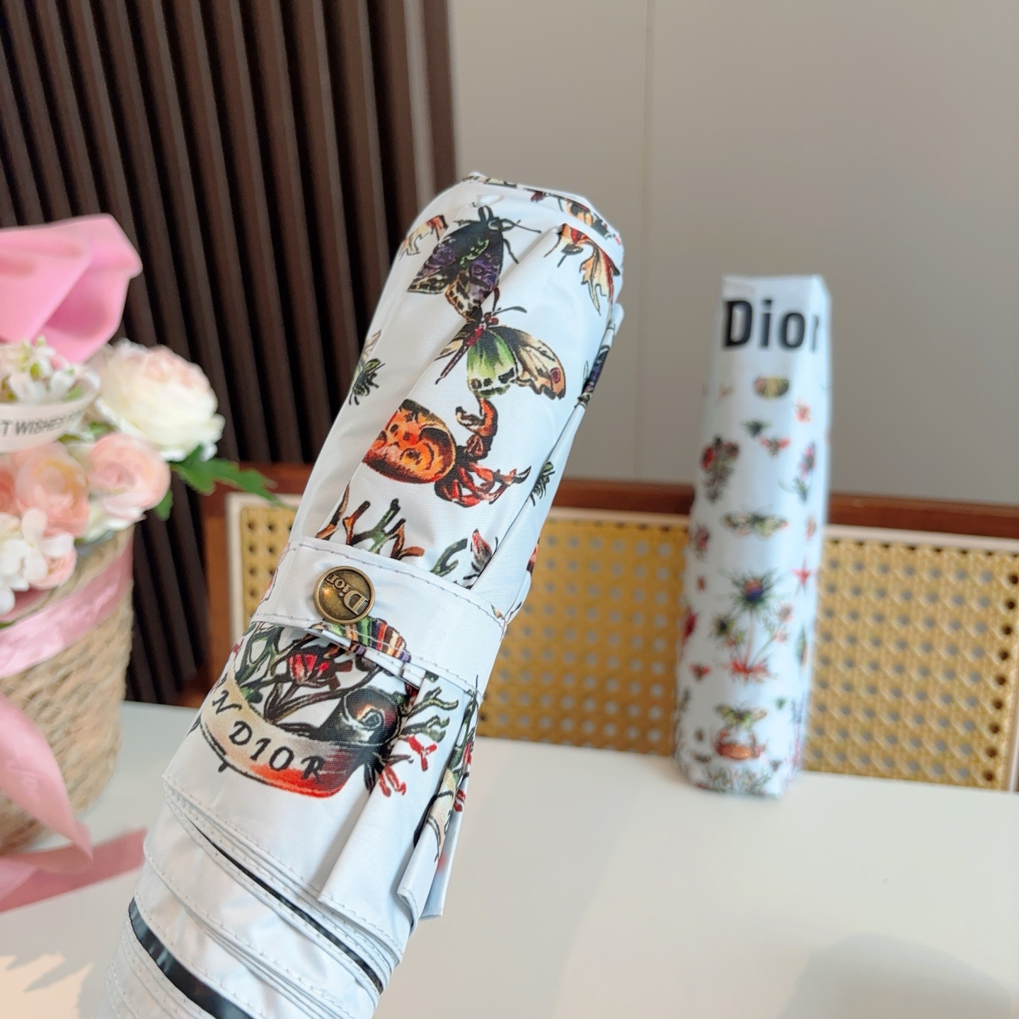 DIOR（迪奥）三折自动折叠晴雨伞  时尚原单代工品质 细节精致 看得见的品质 打破一成不变 色泽纯正