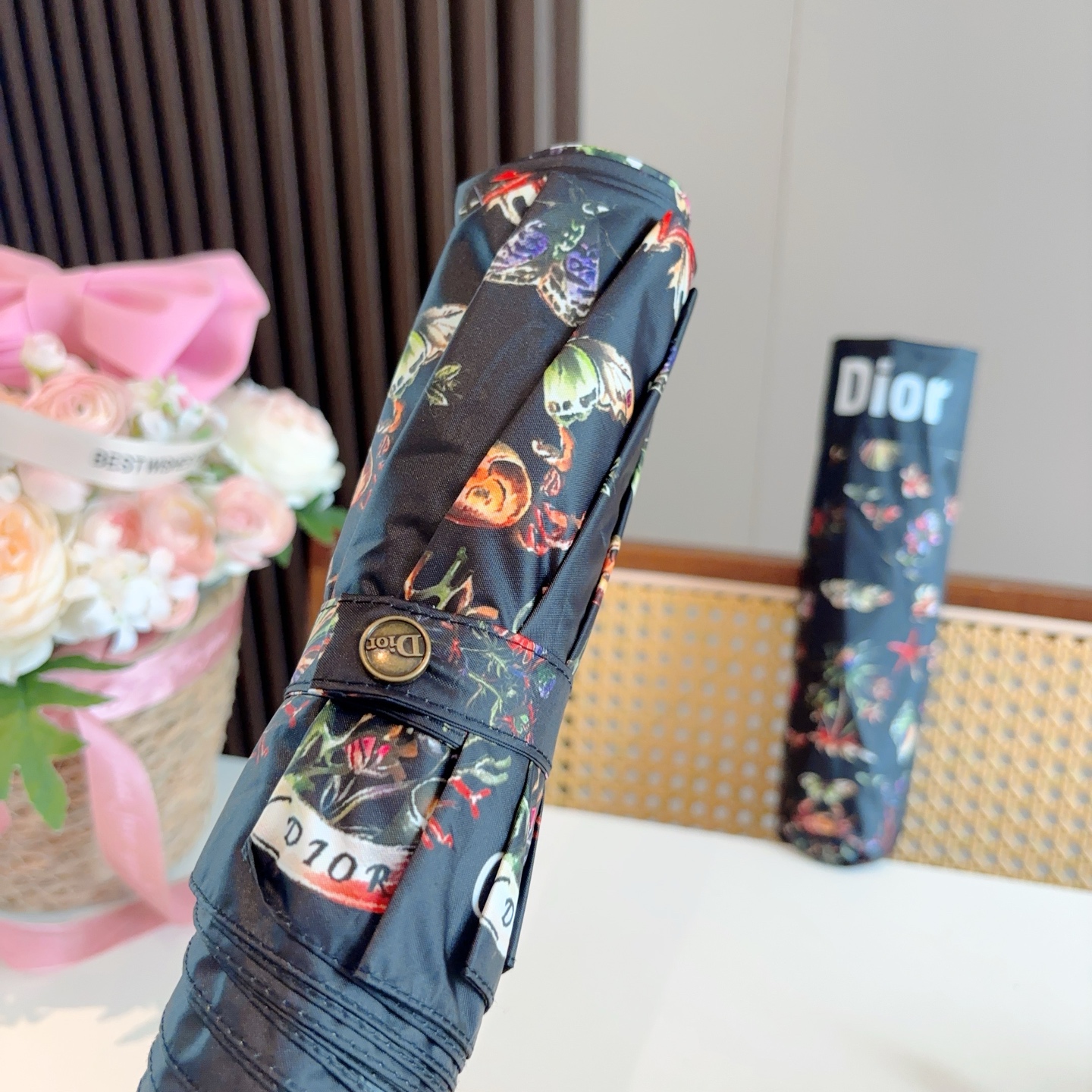  DIOR（迪奥）三折自动折叠晴雨伞  时尚原单代工品质 细节精致 看得见的品质 打破一成不变 色泽纯正