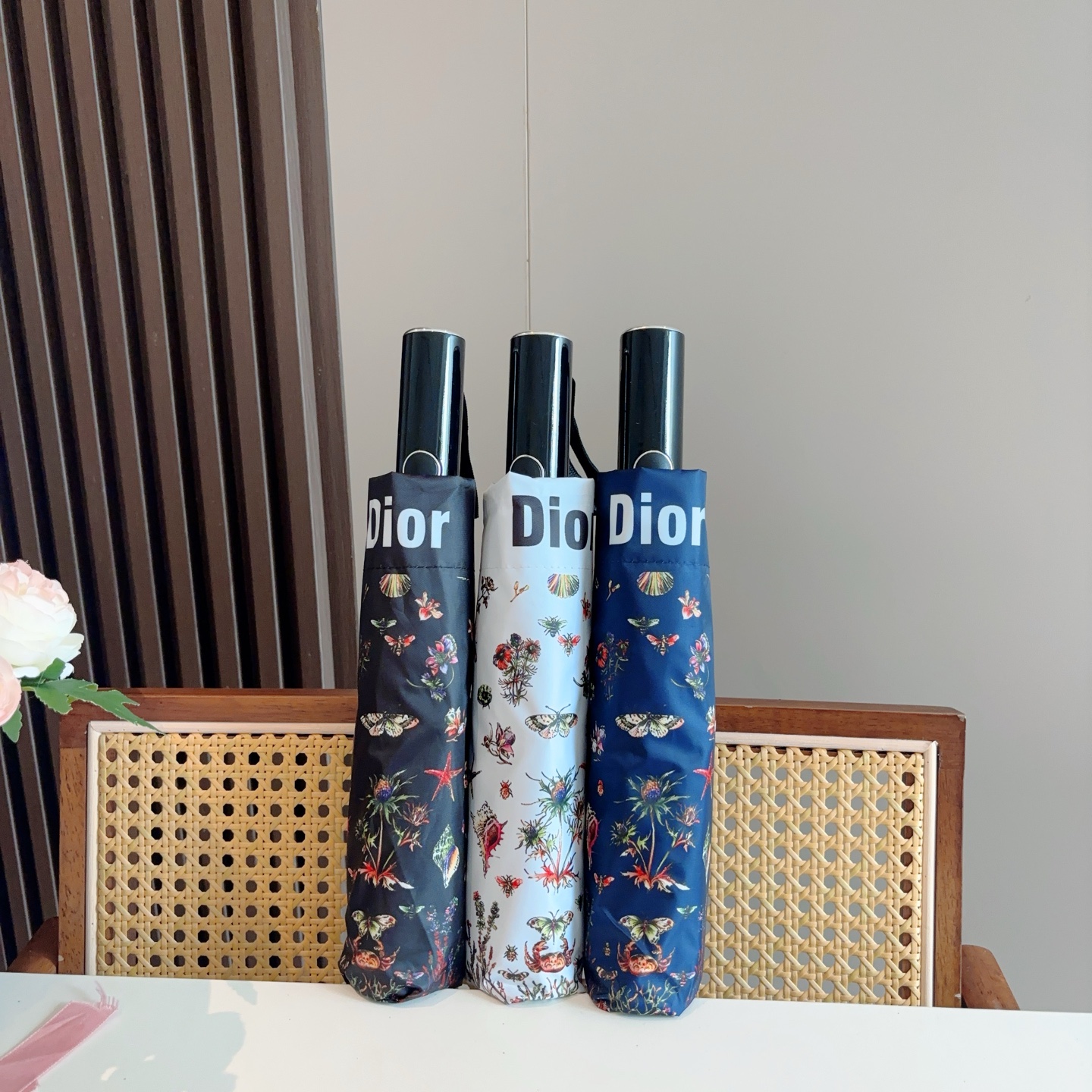 DIOR（迪奥）三折自动折叠晴雨伞  时尚原单代工品质 细节精致 看得见的品质 打破一成不变 色泽纯正