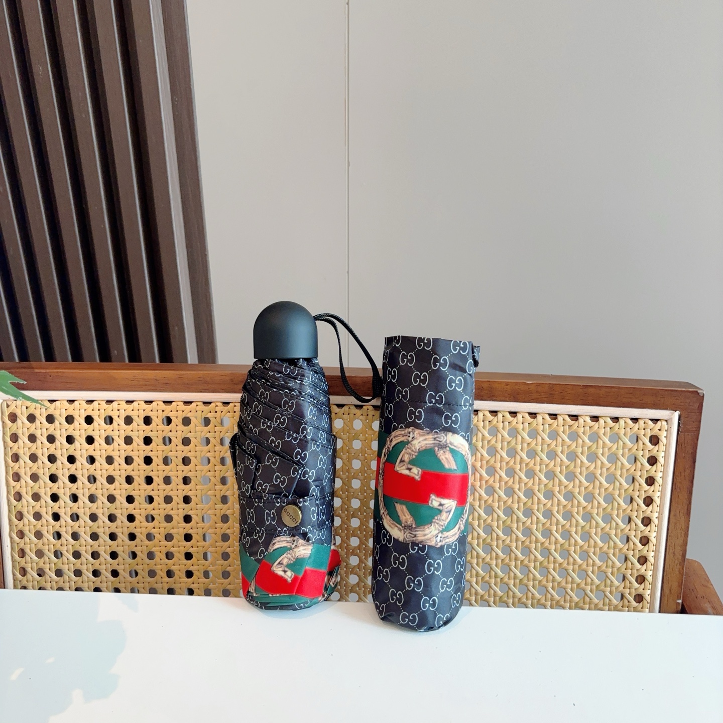 GUCCI（古奇）新款  五折手开折叠晴雨伞 选用台湾进口UV防紫外线伞布 原单代工级品质  🌹