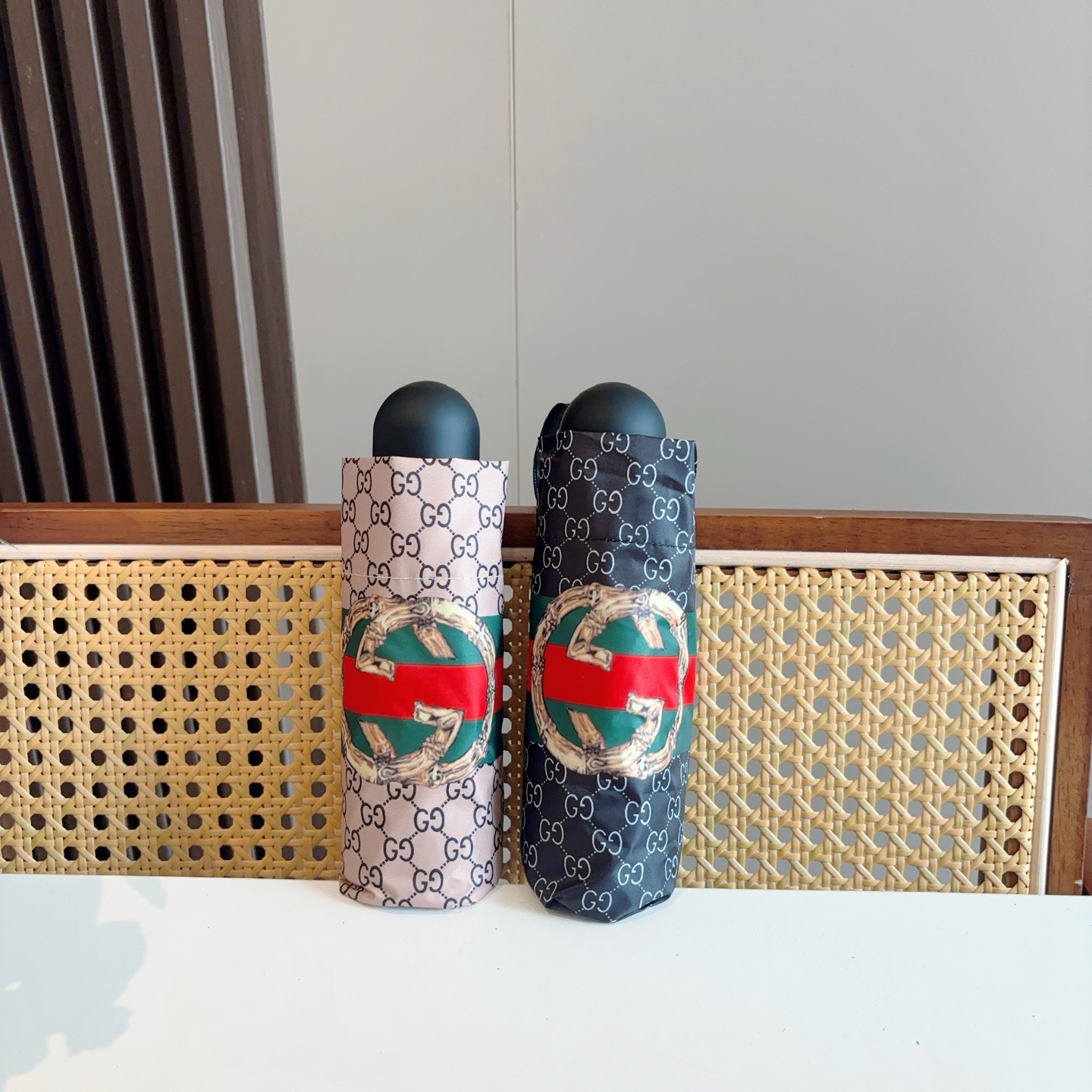 GUCCI（古奇）新款  五折手开折叠晴雨伞 选用台湾进口UV防紫外线伞布 原单代工级品质  🌹