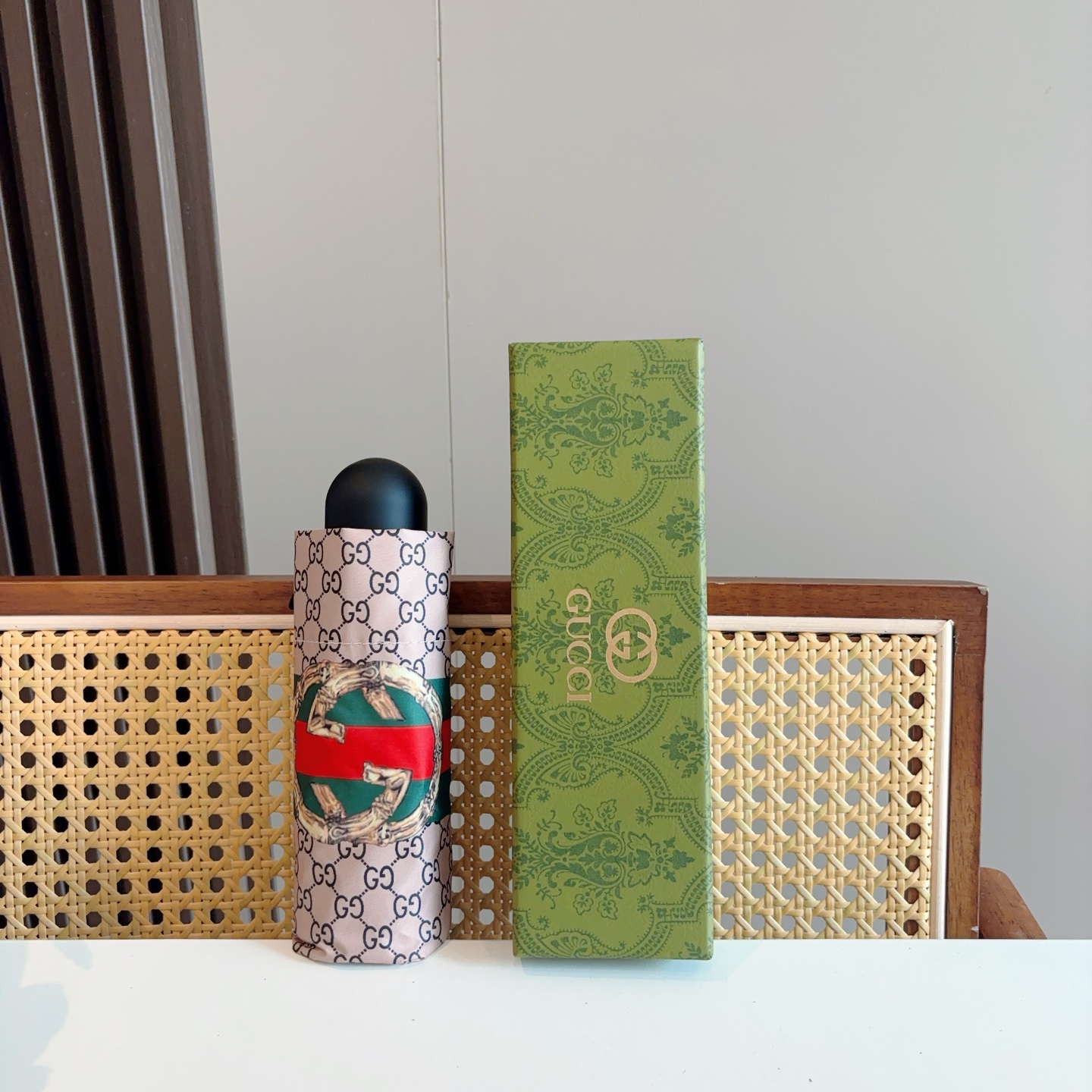 GUCCI（古奇）新款  五折手开折叠晴雨伞 选用台湾进口UV防紫外线伞布 原单代工级品质  🌹