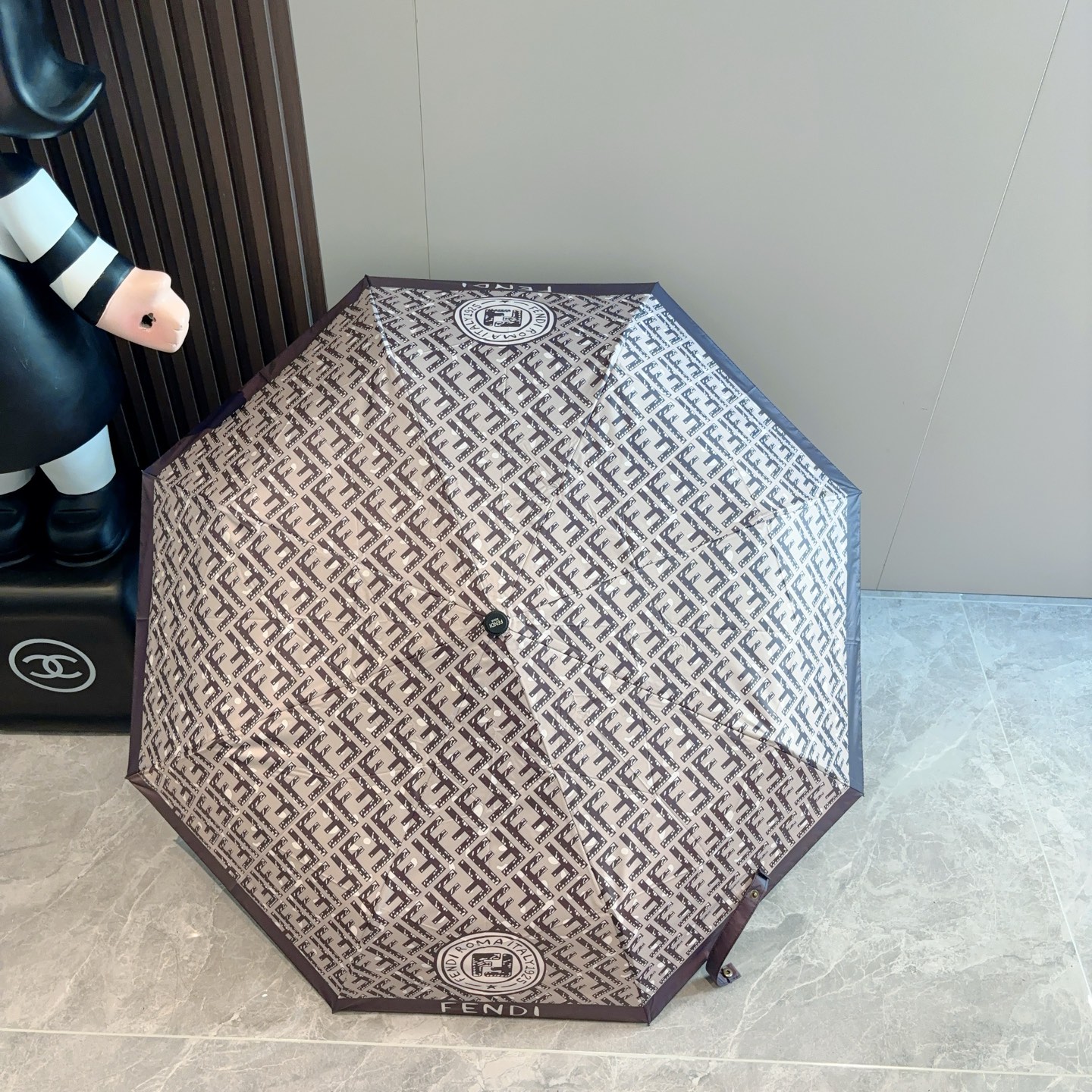  FENDI（芬迪）三折自动折叠晴雨伞 年度最新火爆单品  原单代工级品质 第一代210T碰击布防嗮拒水