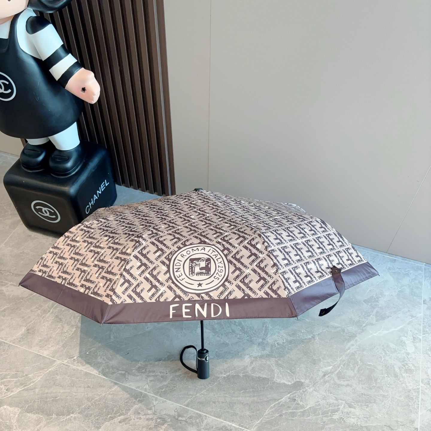  FENDI（芬迪）三折自动折叠晴雨伞 年度最新火爆单品  原单代工级品质 第一代210T碰击布防嗮拒水