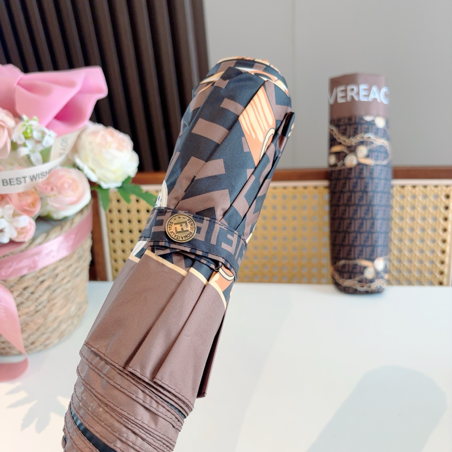  FENDI（芬迪）三折自动折叠晴雨伞 年度最新火爆单品  原单代工级品质 第一代210T碰击布防嗮拒水
