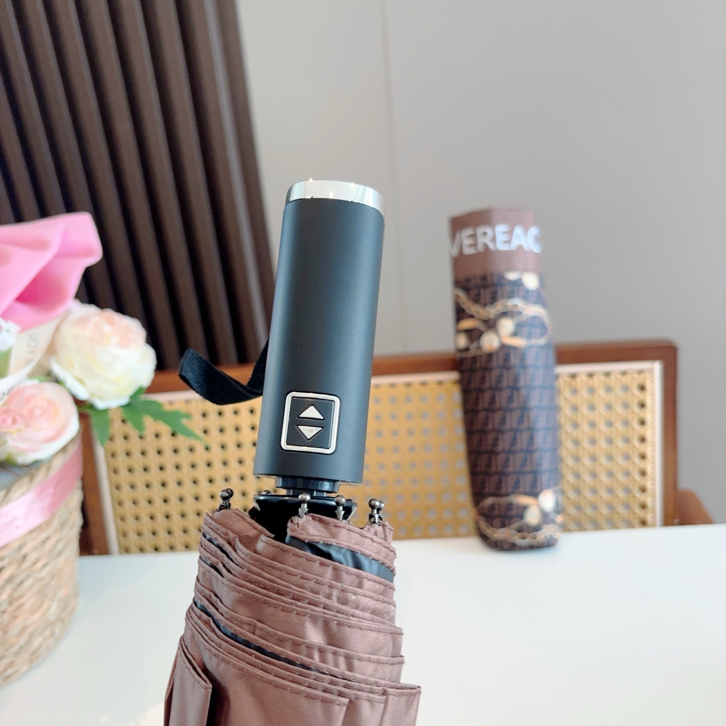  FENDI（芬迪）三折自动折叠晴雨伞 年度最新火爆单品  原单代工级品质 第一代210T碰击布防嗮拒水