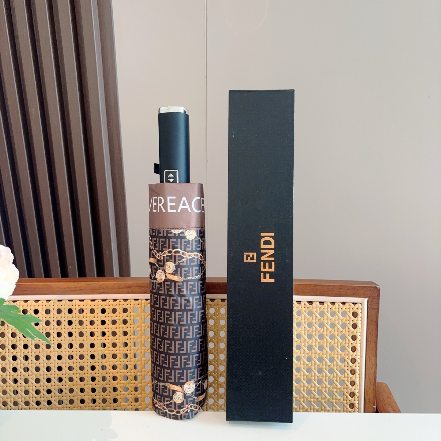  FENDI（芬迪）三折自动折叠晴雨伞 年度最新火爆单品  原单代工级品质 第一代210T碰击布防嗮拒水