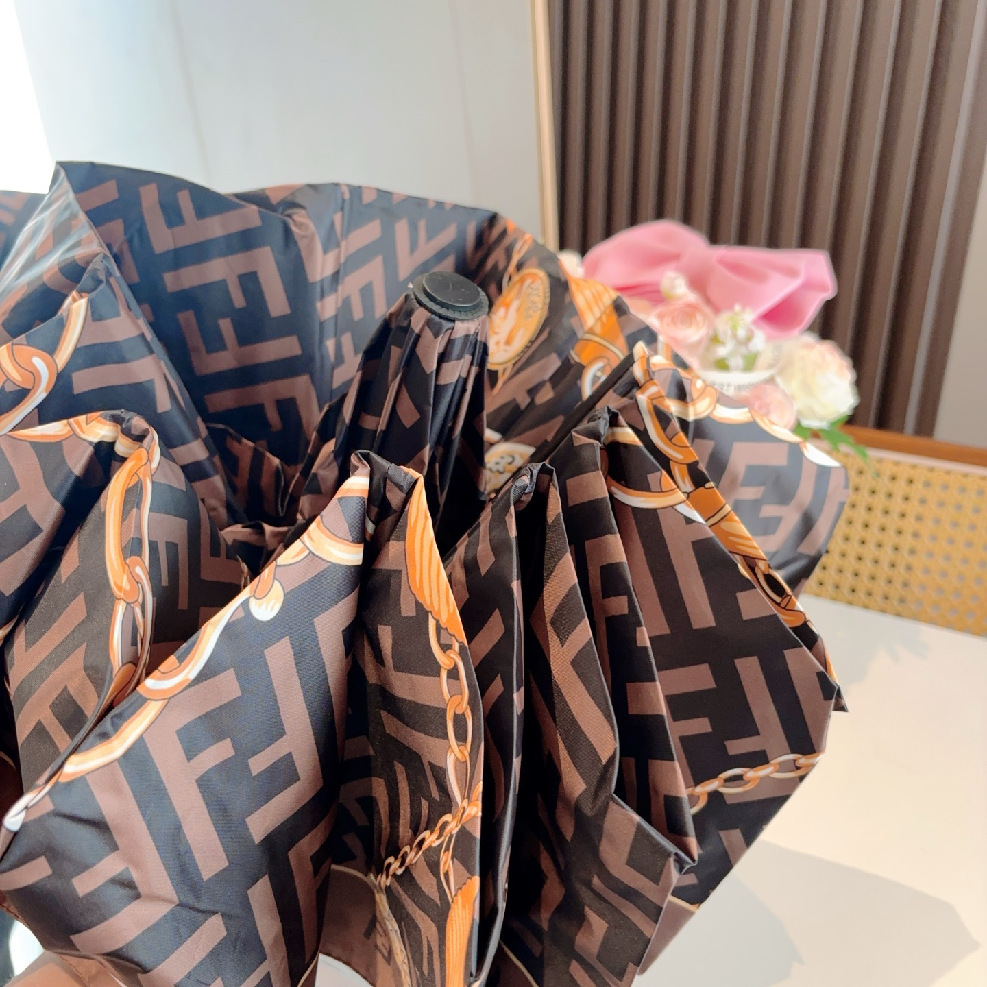  FENDI（芬迪）三折自动折叠晴雨伞 年度最新火爆单品  原单代工级品质 第一代210T碰击布防嗮拒水