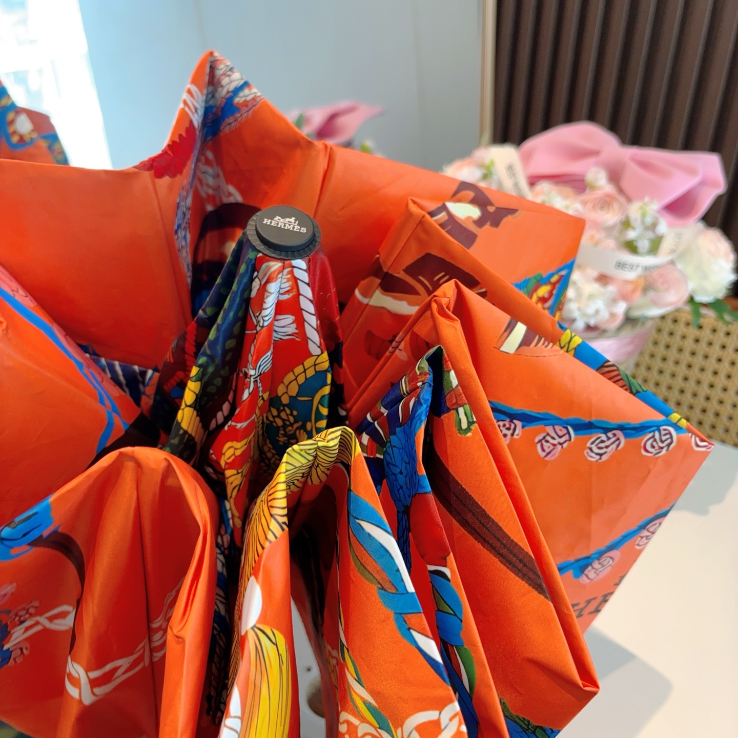爱马仕（Hermès）   新款 极品H家三折自动伞重磅呈现 以其精湛的工艺技术和源源不断的想像力 新涂