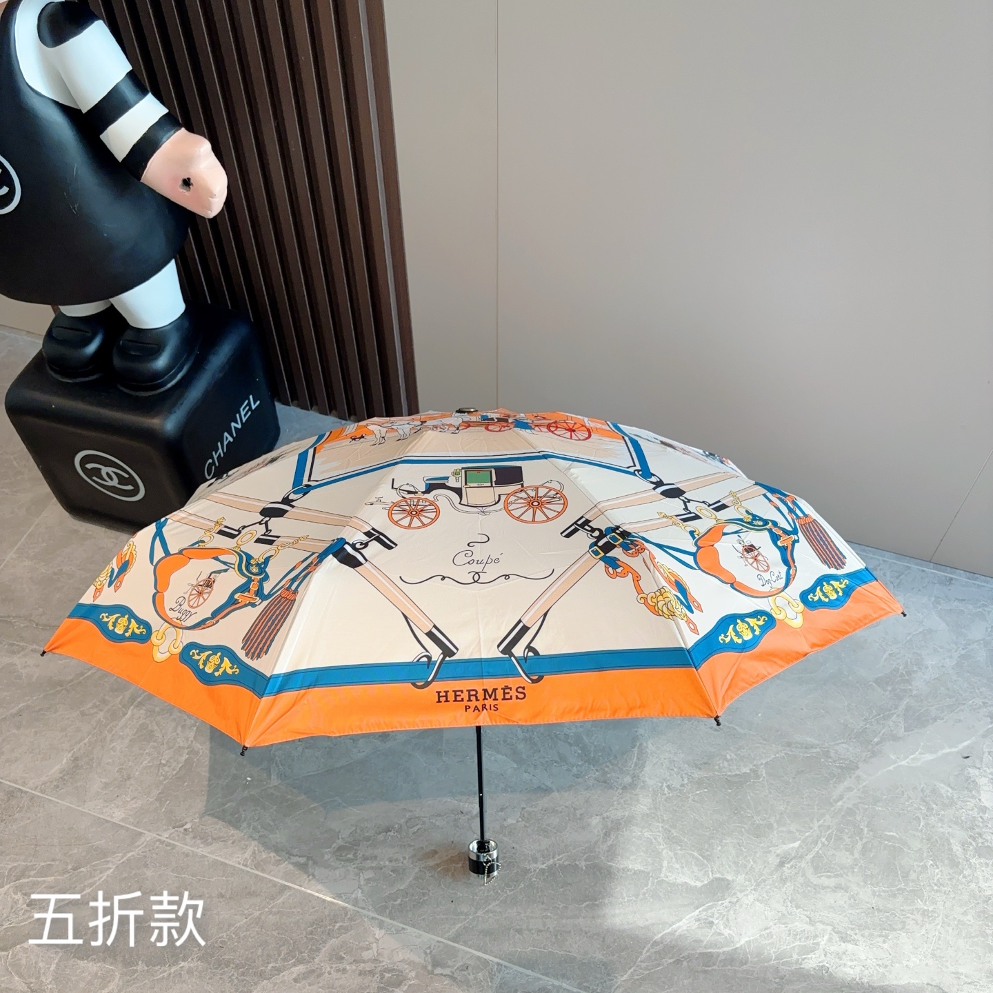 HERMÈS (爱马仕)新款 五折伞 热卖款 时尚指数爆表 不论晴天雨天使用都相得益彰 拥有它感受风从身